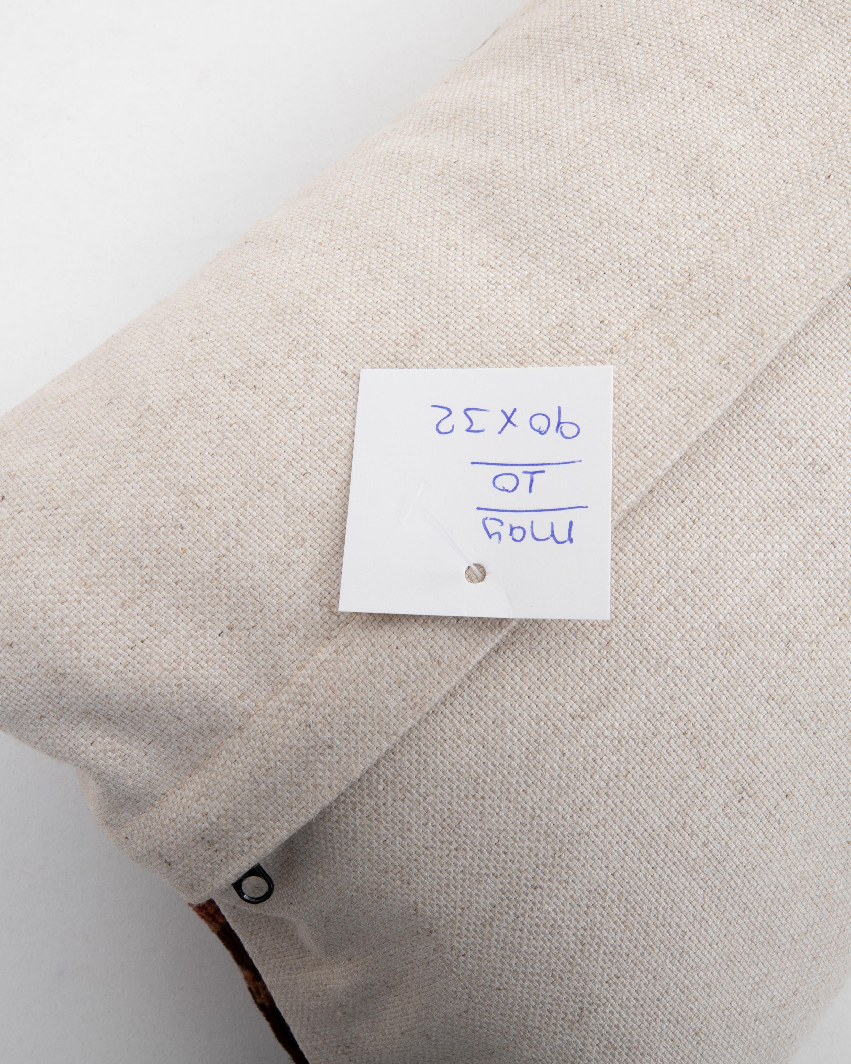 Alfombra Funda de almohada hecha con una antigua bolsa turcomana en venta 2