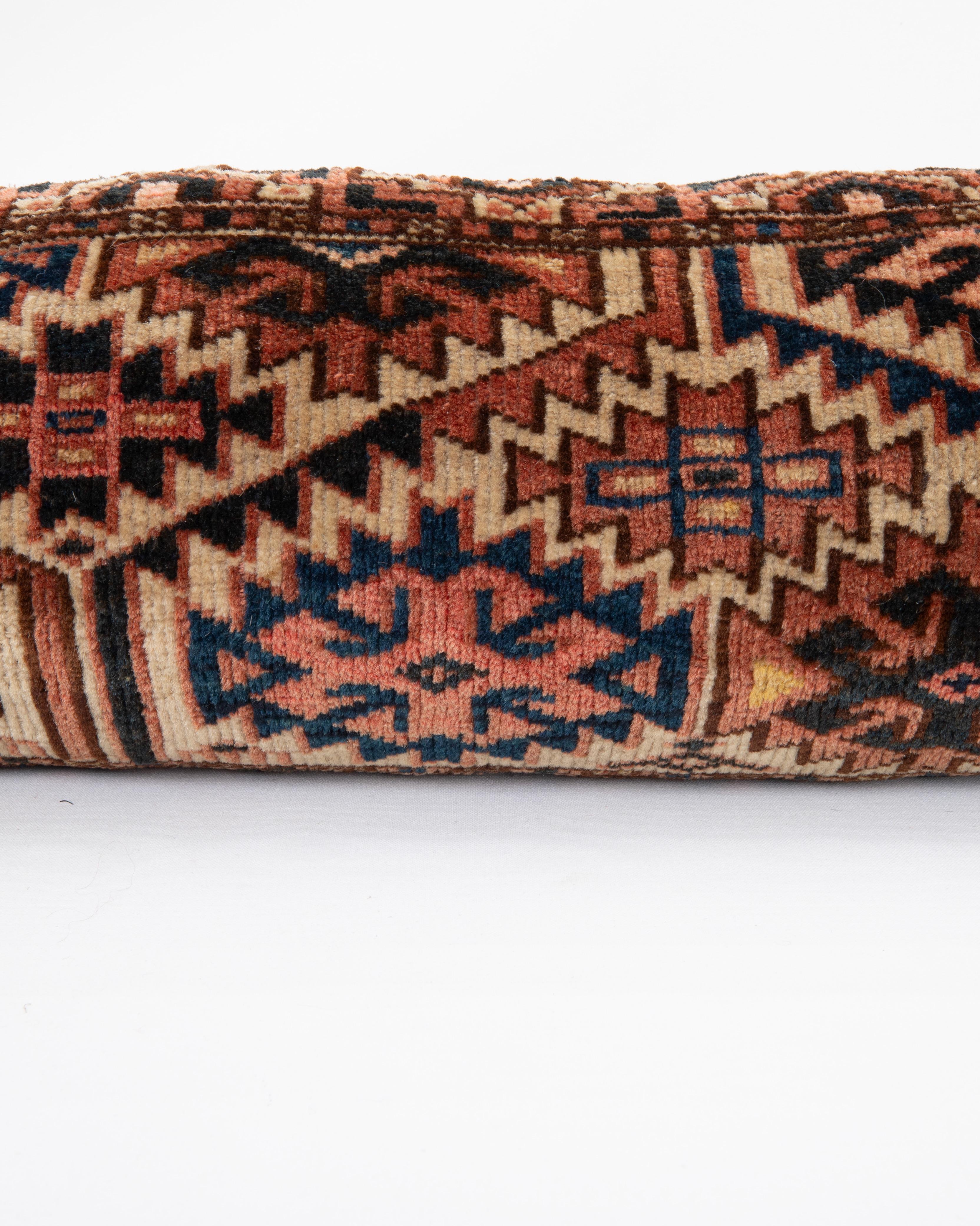 Alfombra Funda de almohada hecha con una antigua bolsa turcomana Turkmeno en venta