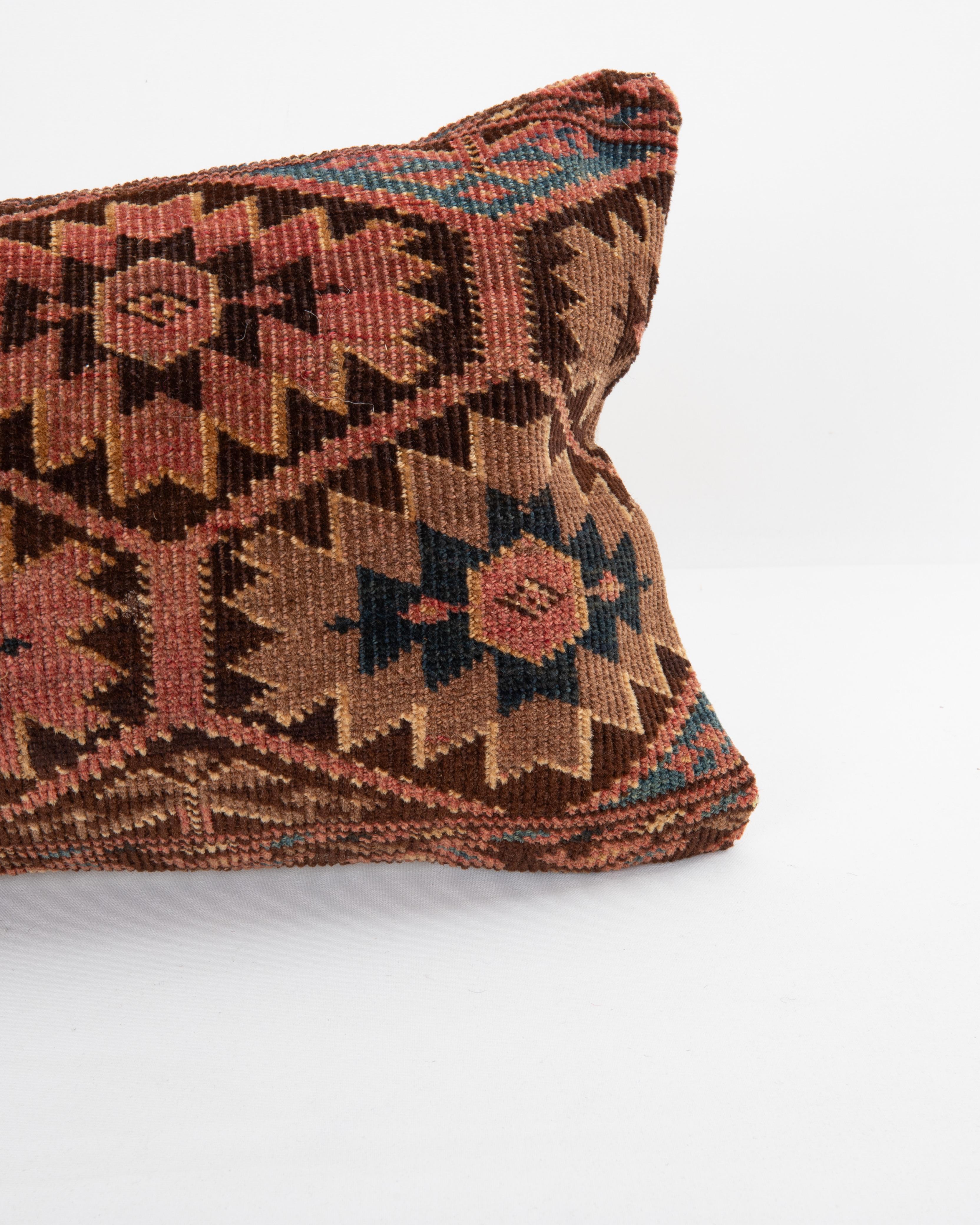 Alfombra Funda de almohada hecha con una antigua bolsa turcomana en Bastante bueno estado para la venta en Istanbul, TR
