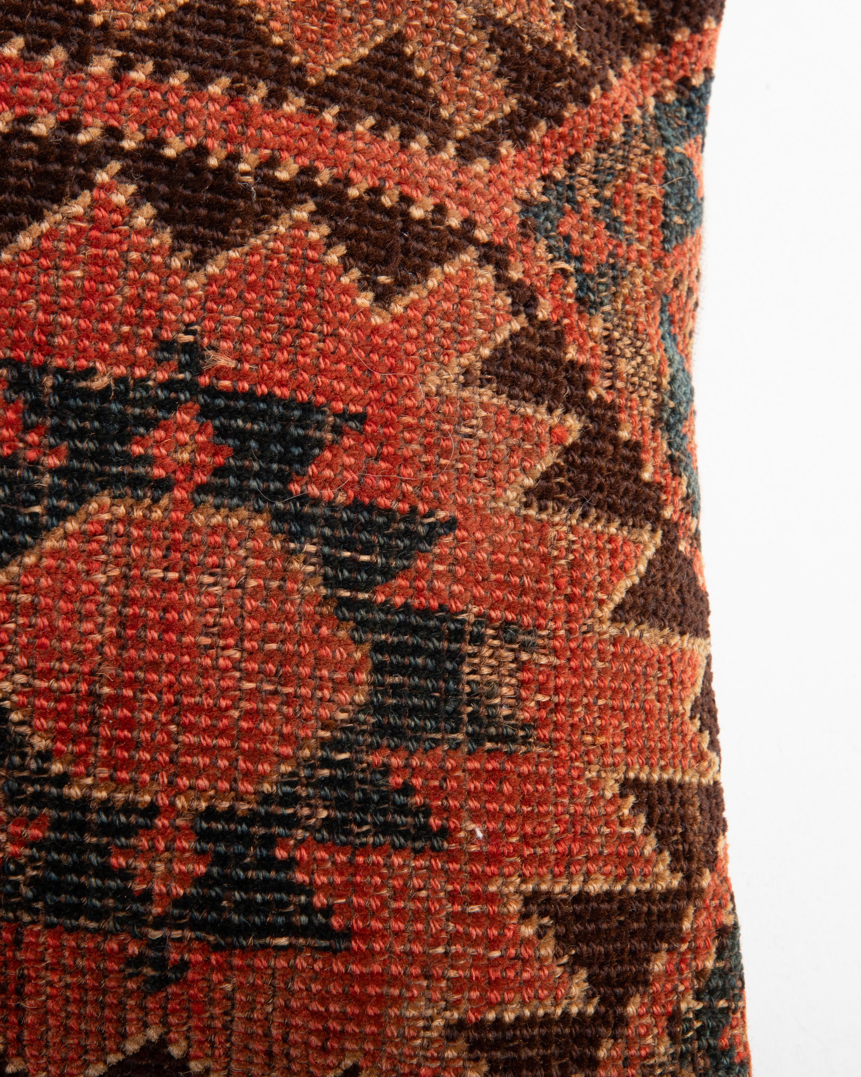 Coussin de tapis fabriqué à partir d'un sac turkmène ancien État moyen - En vente à Istanbul, TR
