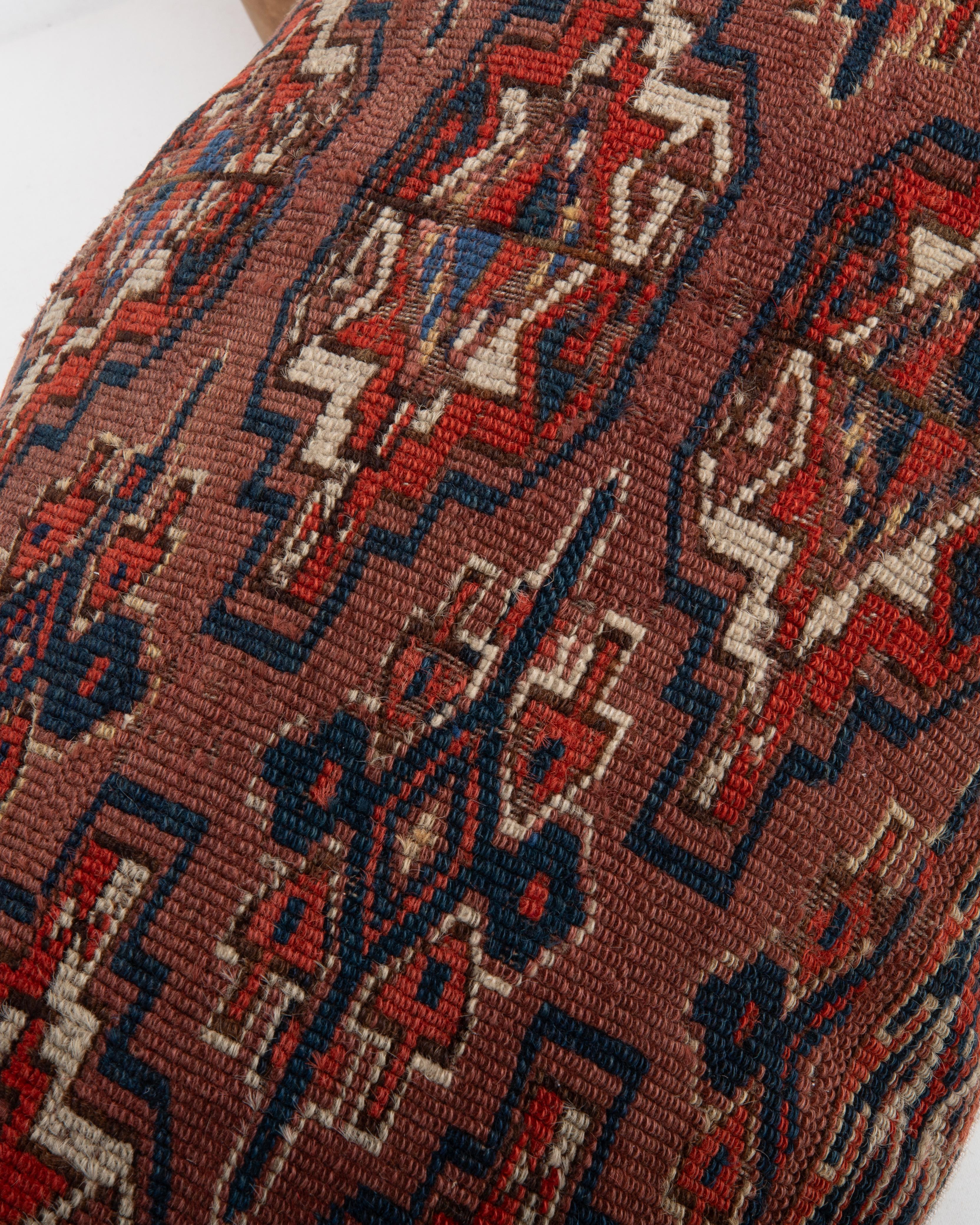XIXe siècle Coussin de tapis fabriqué à partir d'un sac turkmène ancien en vente