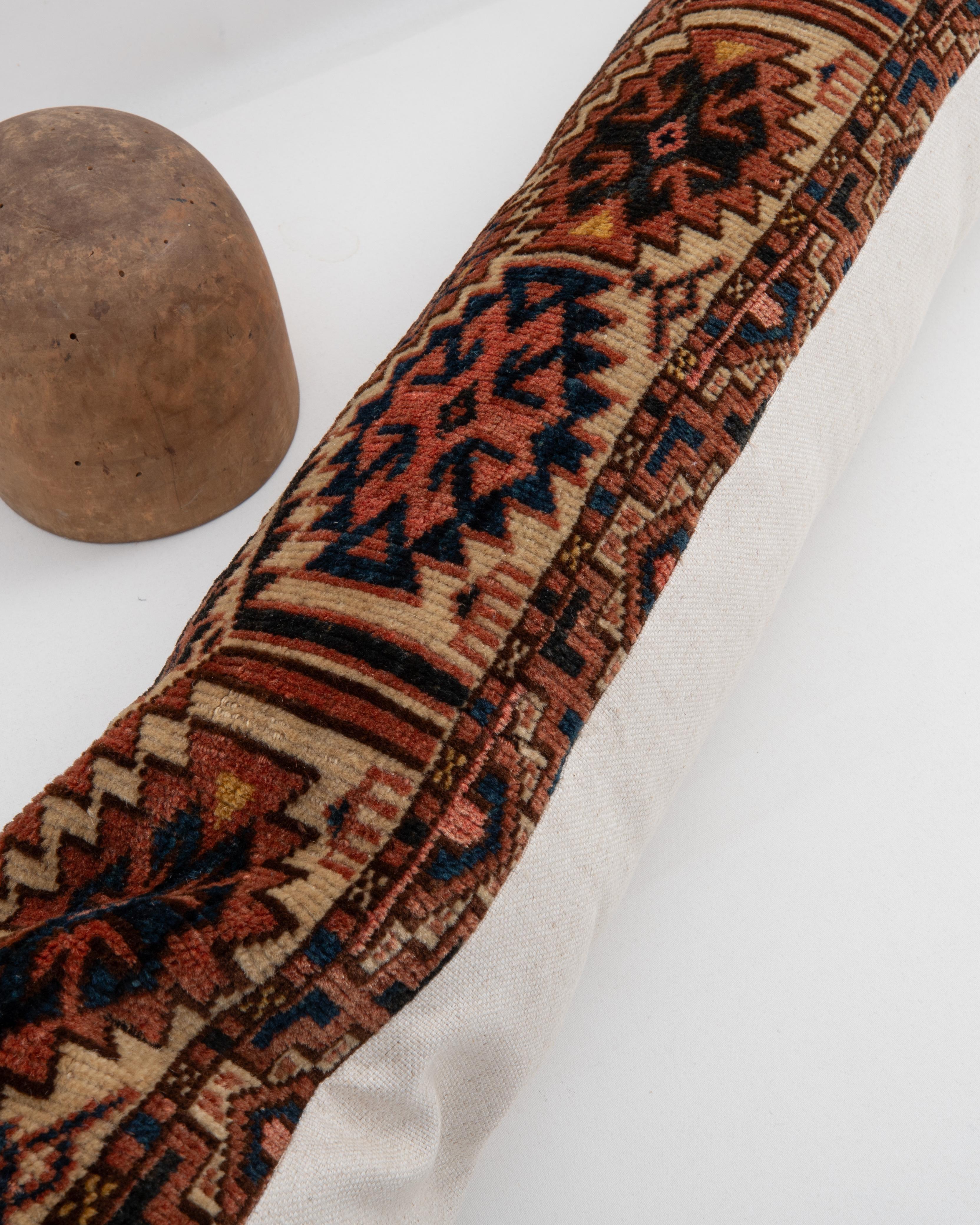 Alfombra Funda de almohada hecha con una antigua bolsa turcomana Lana en venta