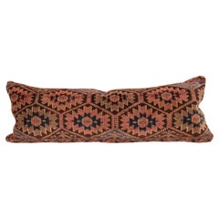 Alfombra Funda de almohada hecha con una antigua bolsa turcomana