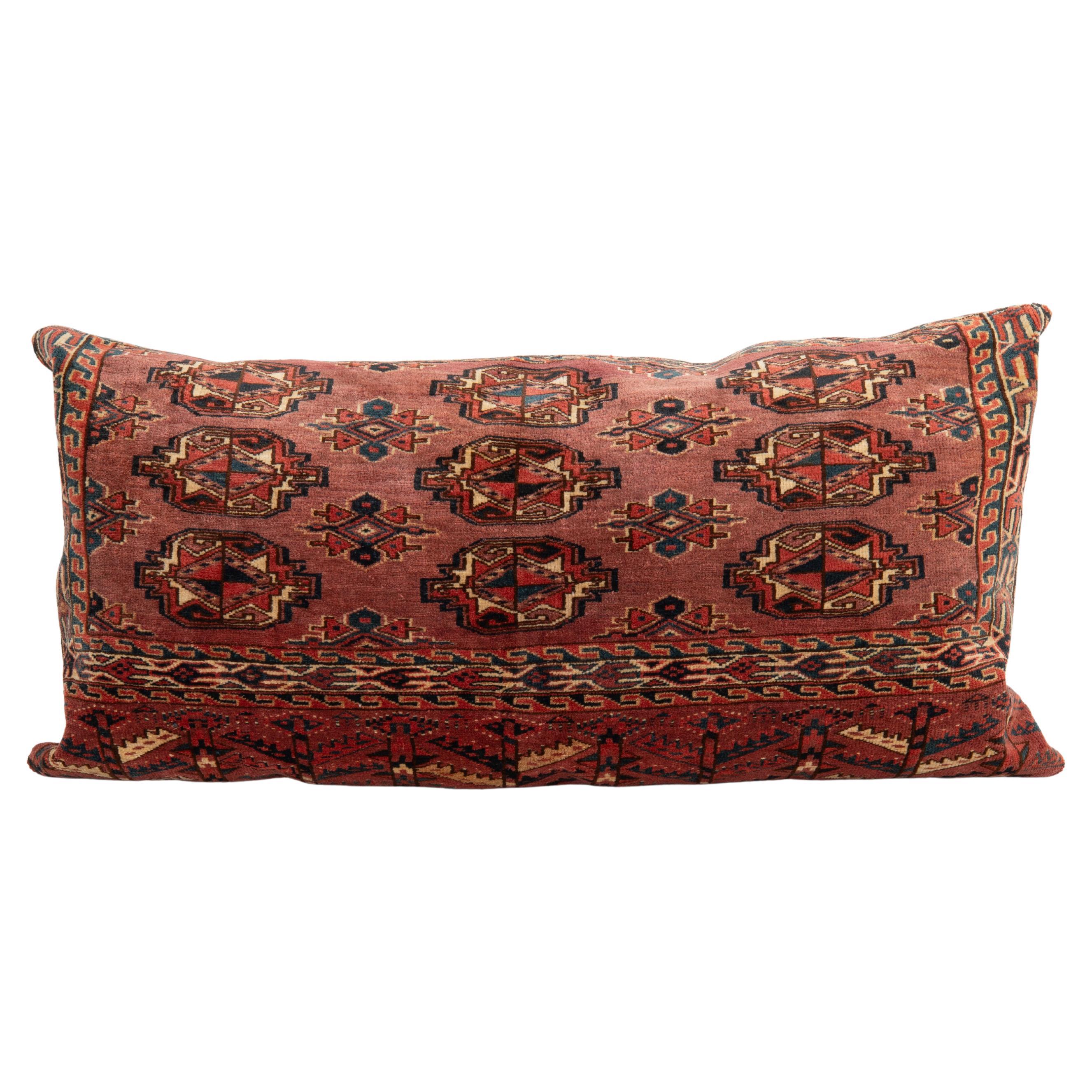 Coussin de rangement fabriqué à partir d'un tapis turc ancien