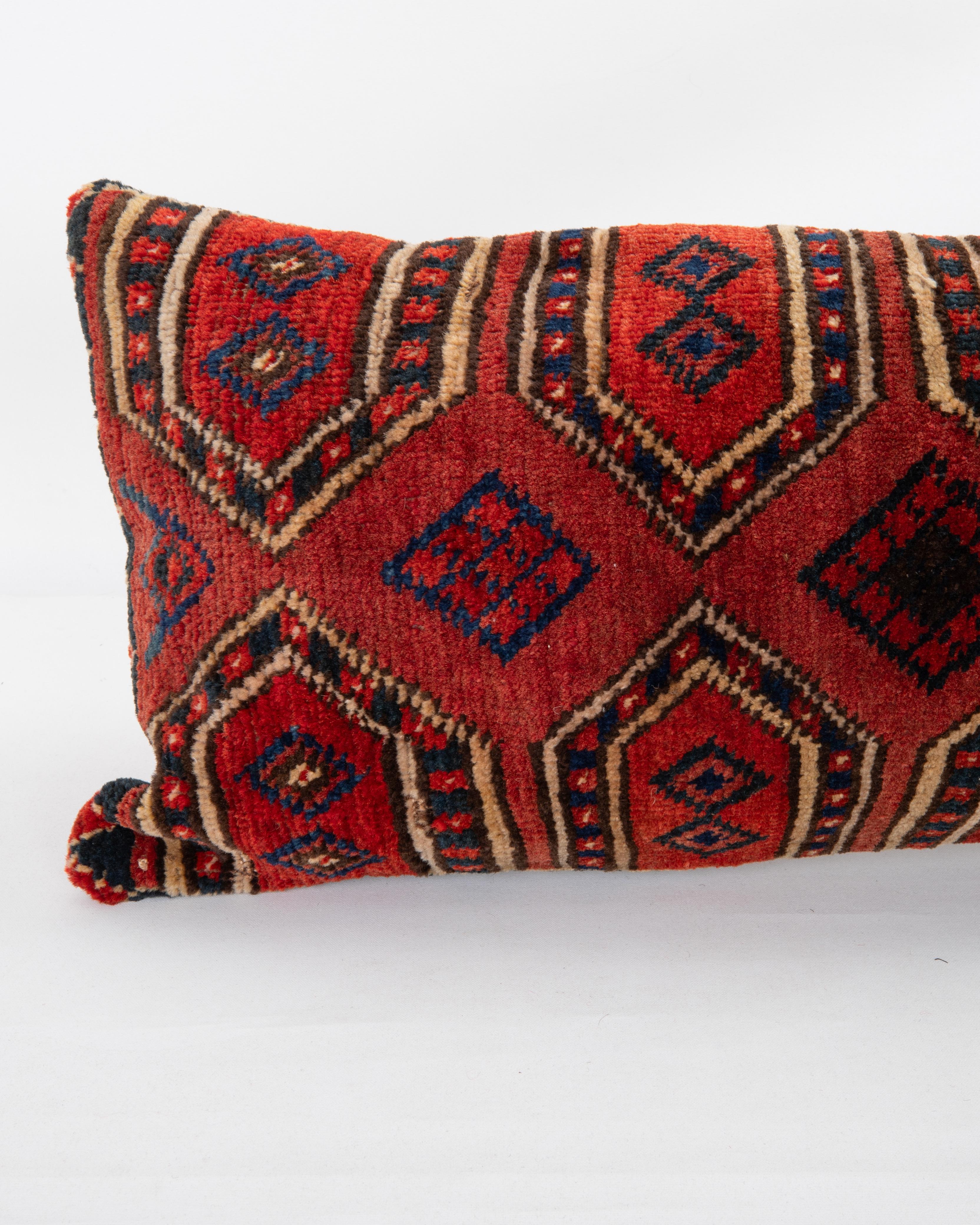 Alfombra Funda de almohada hecha con una antigua bolsa uzbeka Tribal en venta