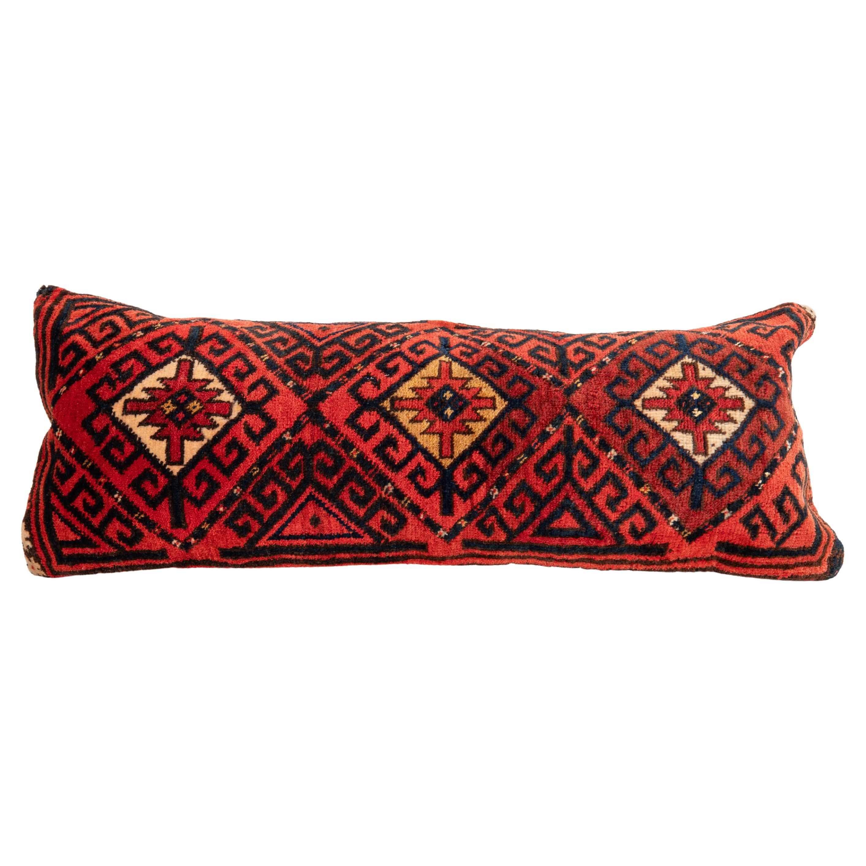 Alfombra Funda de almohada hecha con una antigua bolsa uzbeka