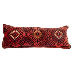Alfombra Funda de almohada hecha con una antigua bolsa uzbeka
