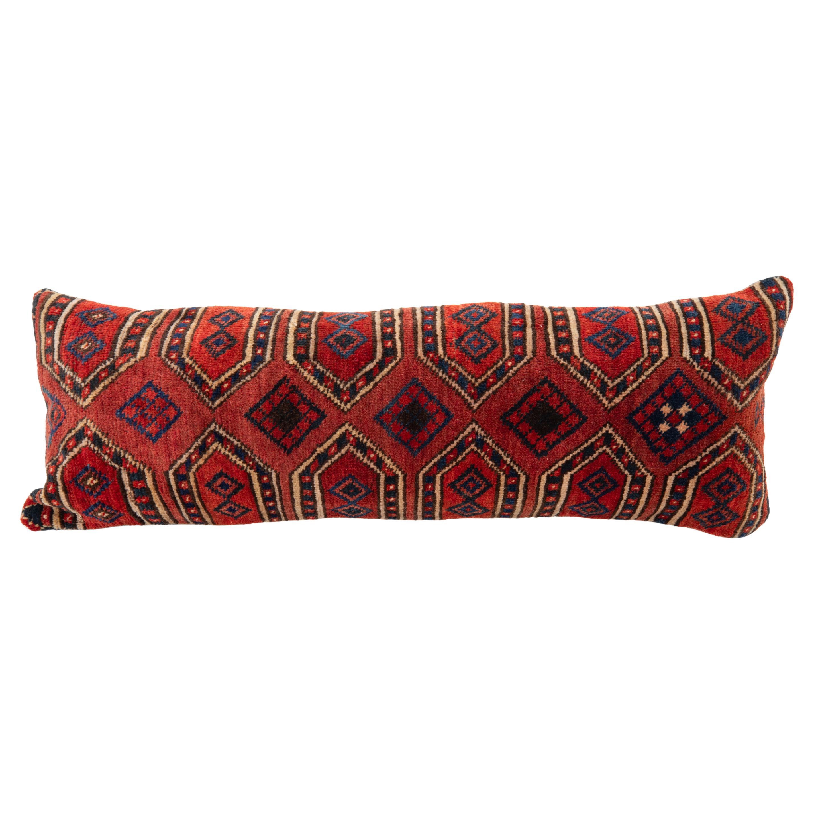 Alfombra Funda de almohada hecha con una antigua bolsa uzbeka en venta