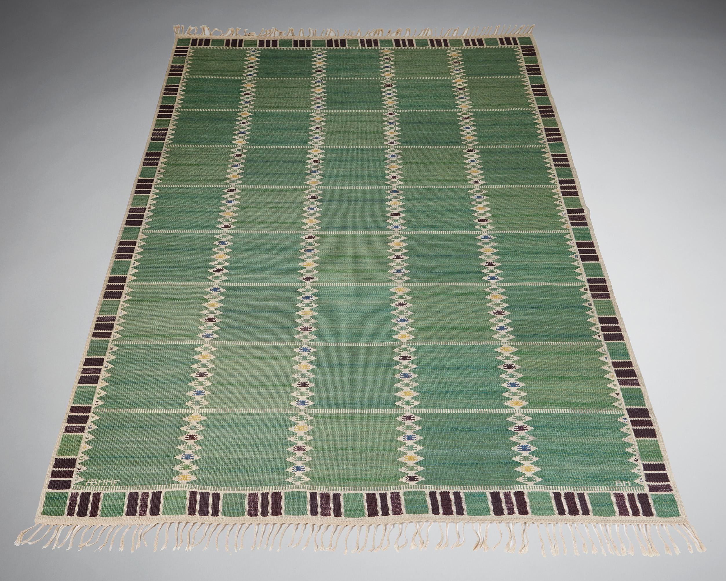 Rug ‘Salerno Green’ designed by Barbro Nilsson for MMF, 
Sweden. 1948.

Wool. 

Signed. 

Rölakan technique. 

This rug, designed in 1948, belongs to Barbro Nilsson’s renowned collection of ‘Salerno’ textiles that she designed at the