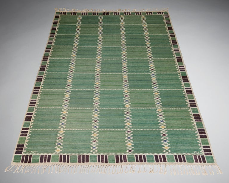 Rug ‘Salerno Green’ designed by Barbro Nilsson for MMF, 
Sweden. 1948.

Wool. 

Signed. 

Rölakan technique. 

This rug, designed in 1948, belongs to Barbro Nilsson’s renowned collection of ‘Salerno’ textiles that she designed at the