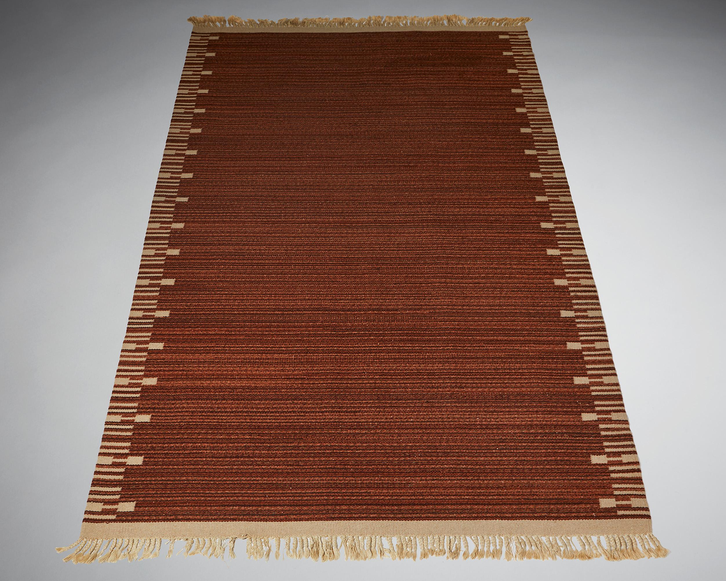 Handwoven flat weave in wool.

Measures: L: 396 cm / 13’
W: 191 cm / 6’ 3”.