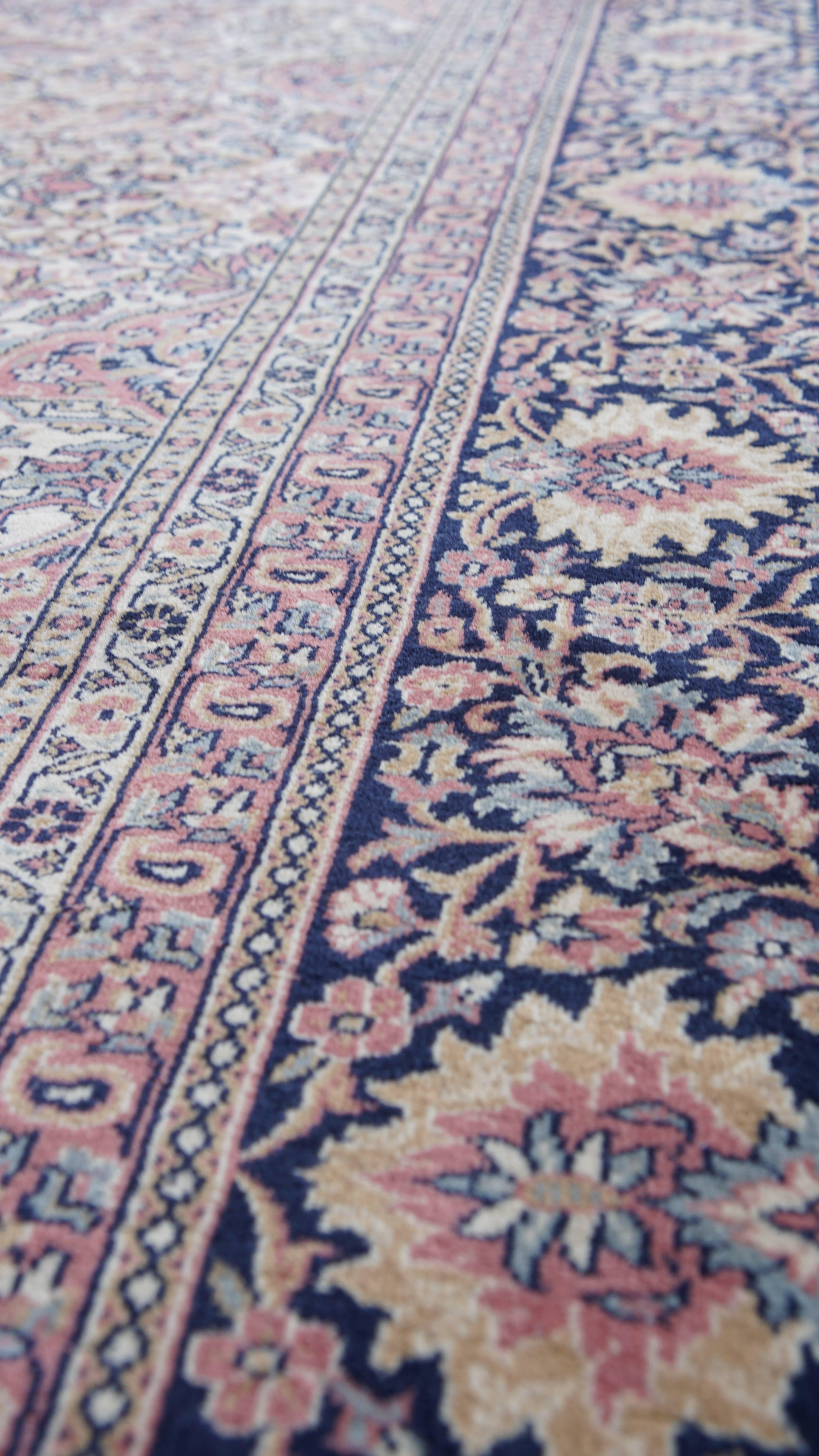 Teppich mit rosa und blauen Tönen - 302x208 cm im Zustand „Gut“ im Angebot in Harderwijk, NL