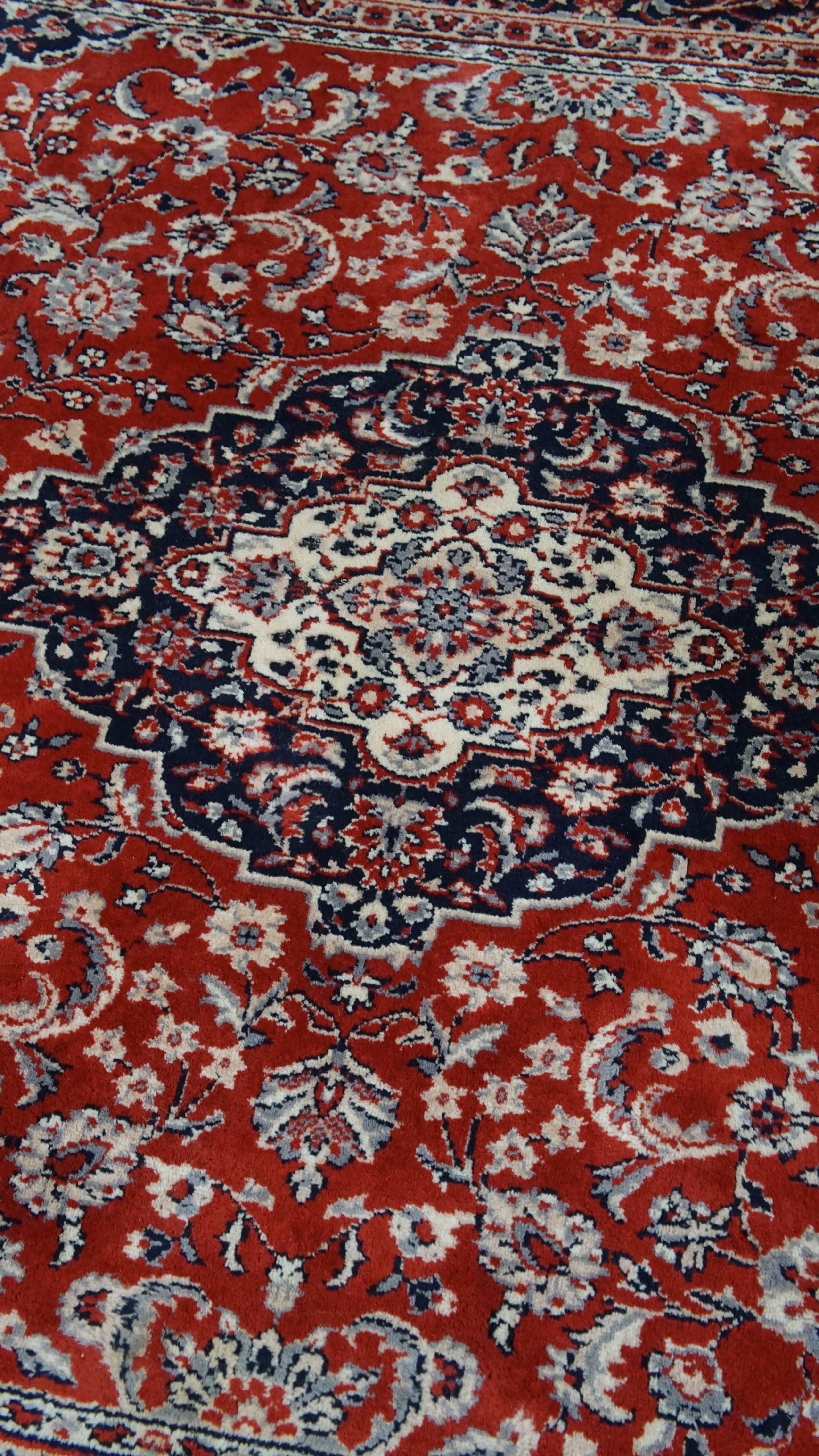 Cotone Tappeto con toni rossi e blu scuro 295x200 cm in vendita