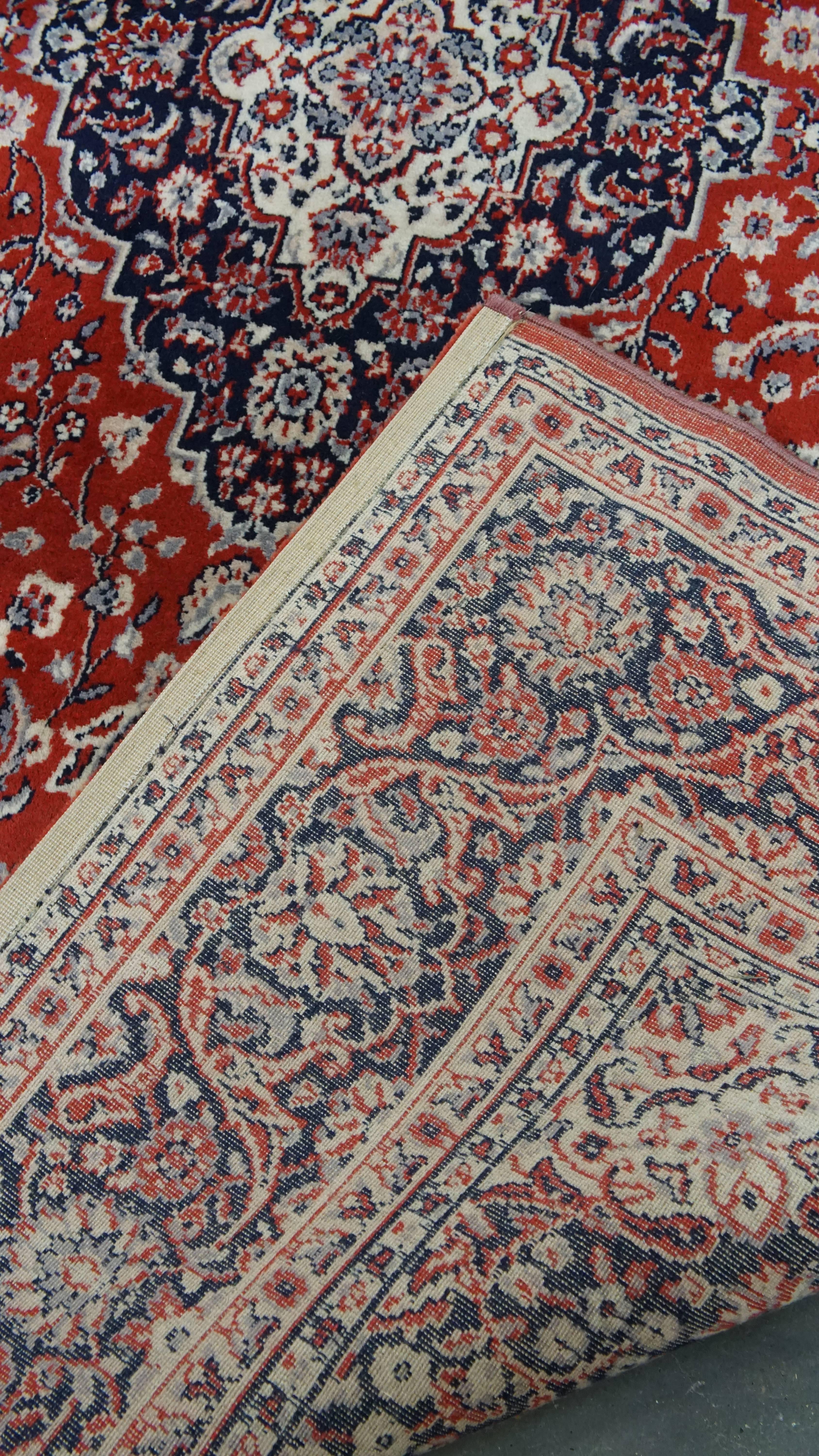 Tappeto con toni rossi e blu scuro 295x200 cm in vendita 2