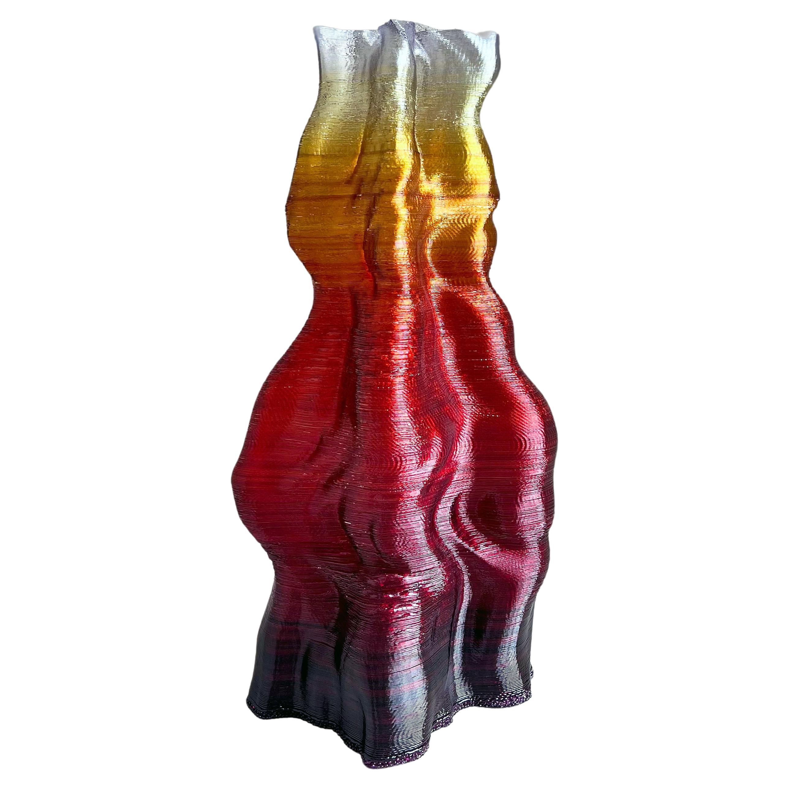 Vase monumental en bioplastique extrudé de Ruga Ignis