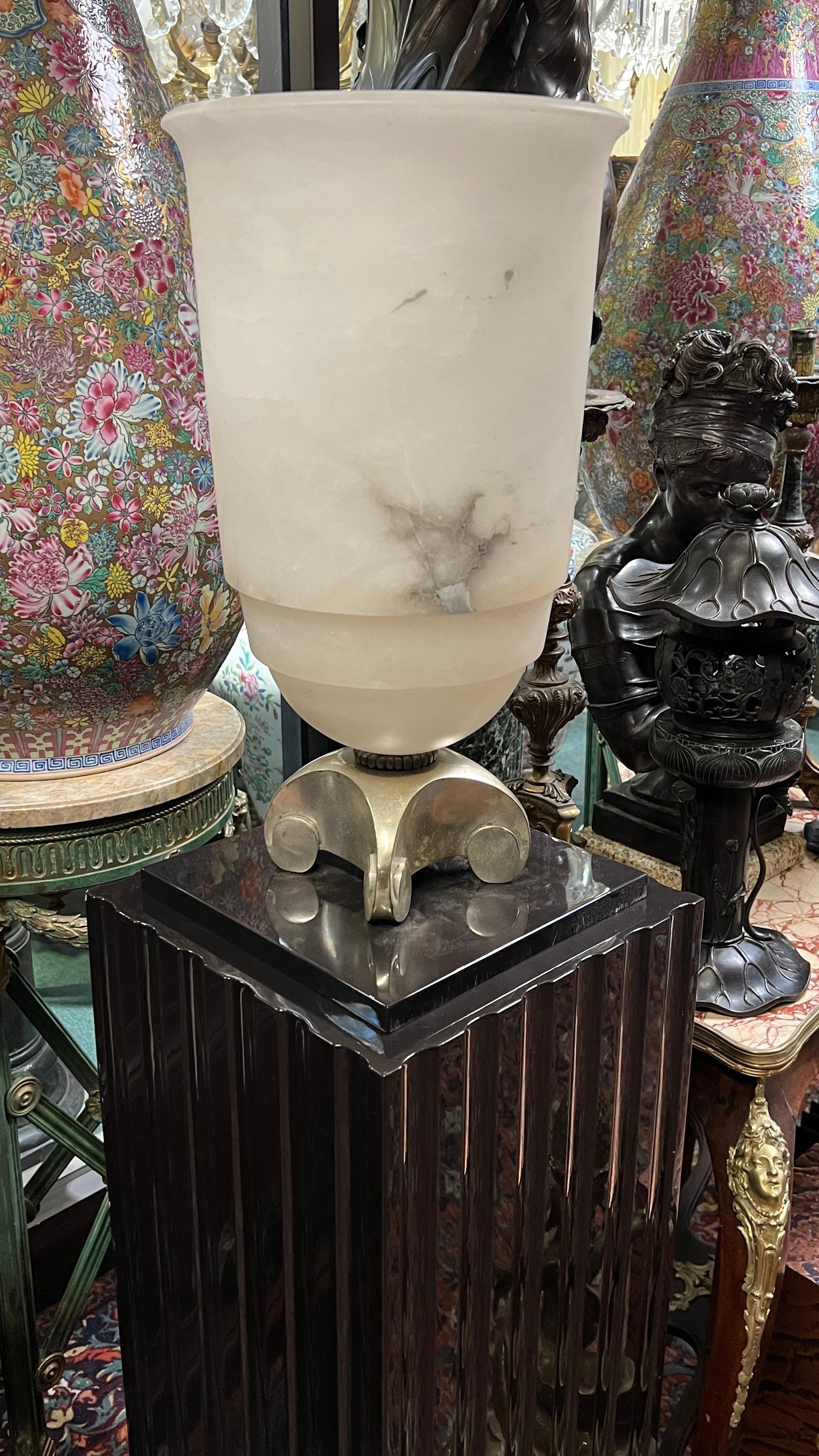 Ruhlmann Art Deco Style Alabaster and Black Lacquer Torchieres / Floor Lamps For Sale 5