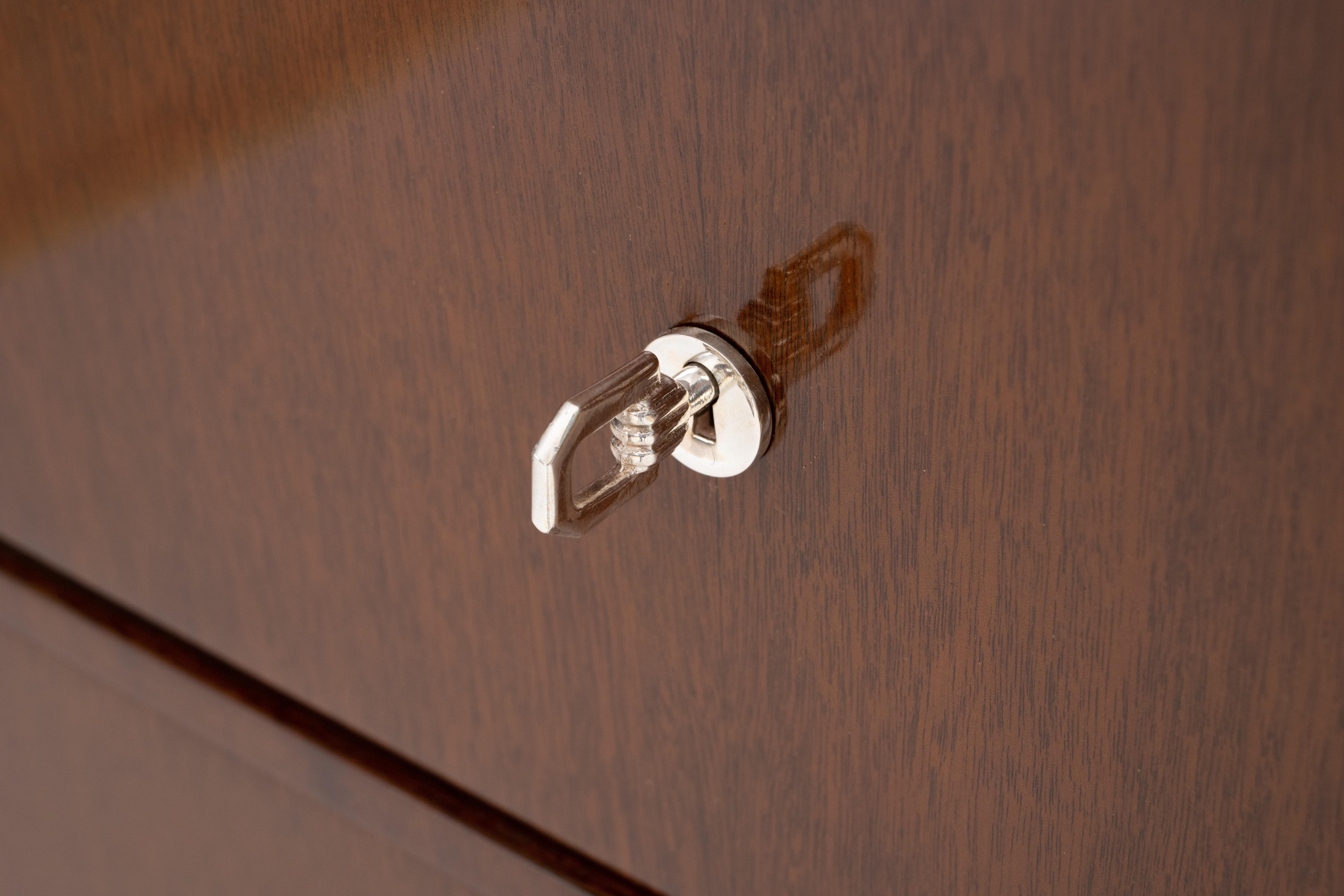 Commode 'Colette' en amarante de Ruhlmann en vente 1