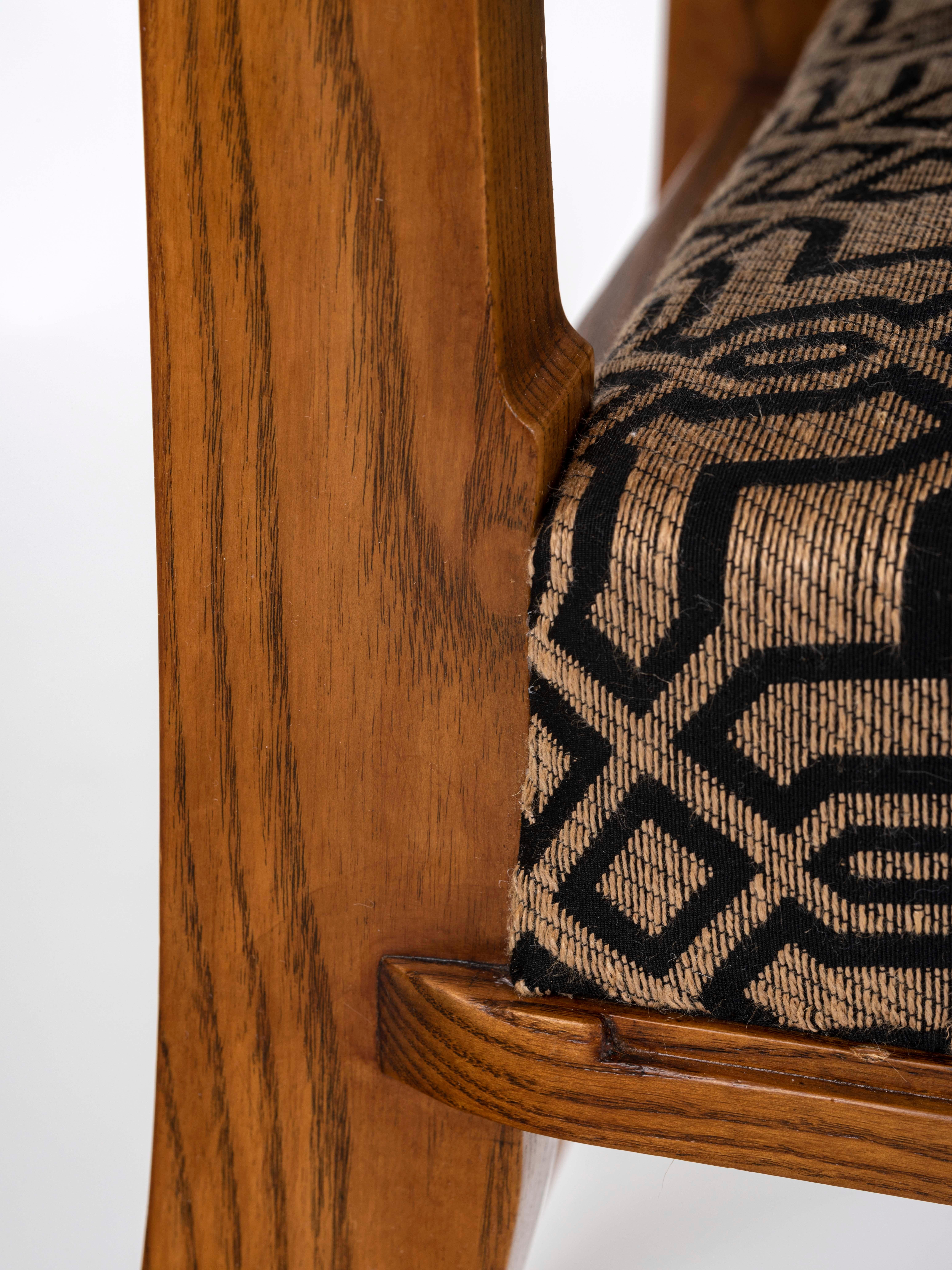 Ruhlmann 'Drouant' Eichenstuhl mit versilberten Bronzefüßen (Frühes 20. Jahrhundert) im Angebot