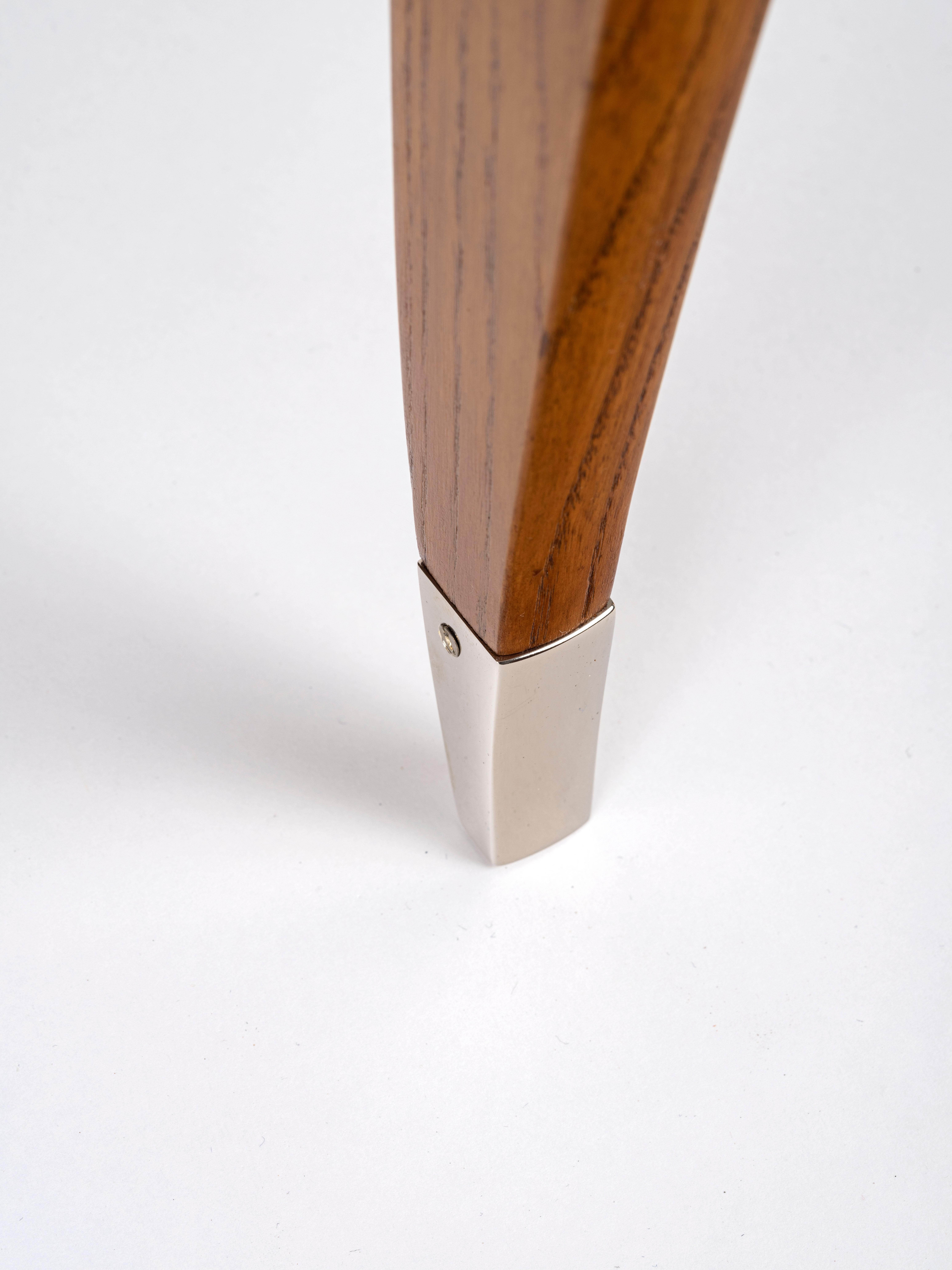 Ruhlmann 'Drouant' Eichenstuhl mit versilberten Bronzefüßen im Angebot 1