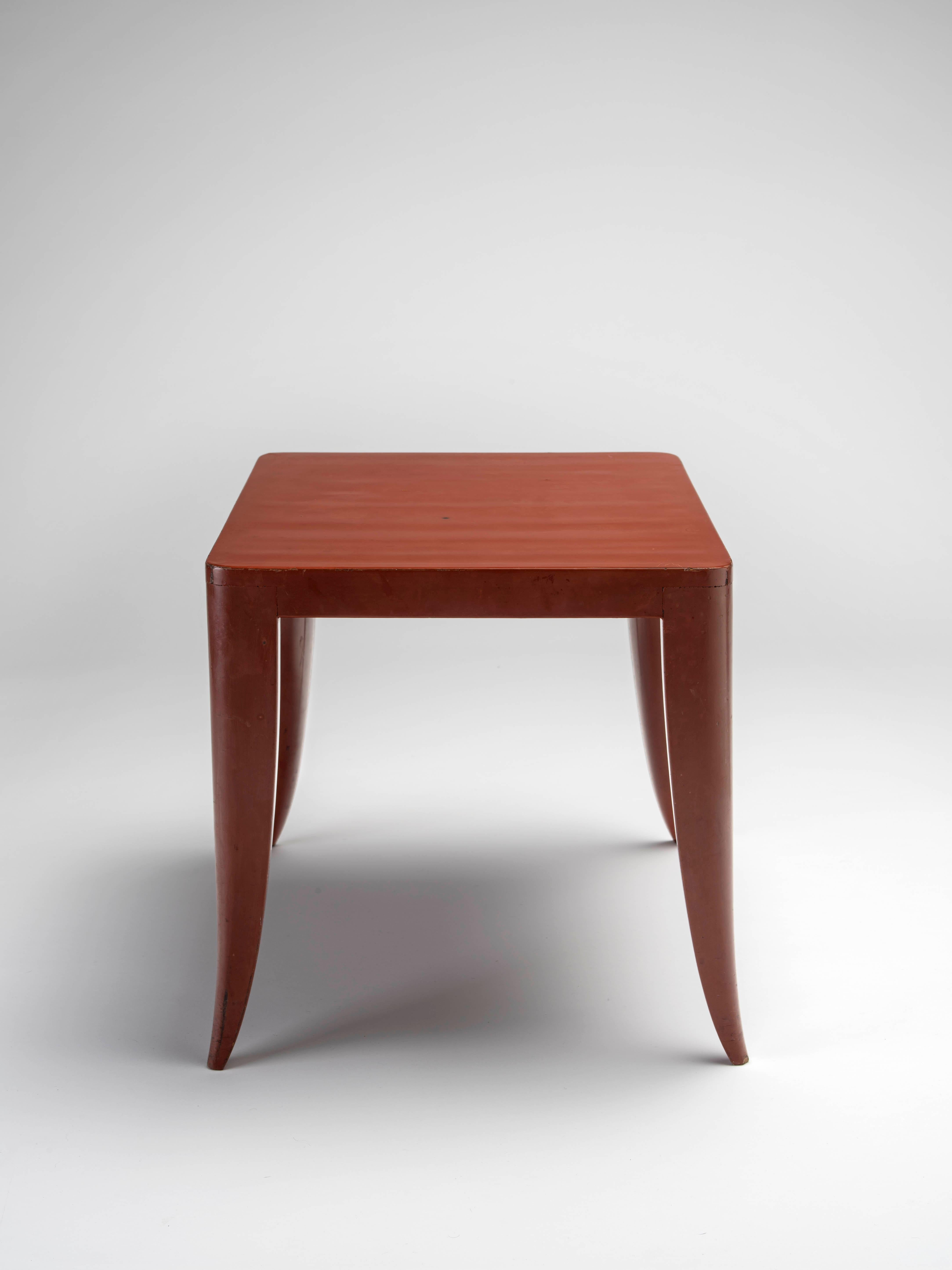 Art Deco Ruhlmann 'Ducharne Volante' Red Lacquered Coffee Table For Sale