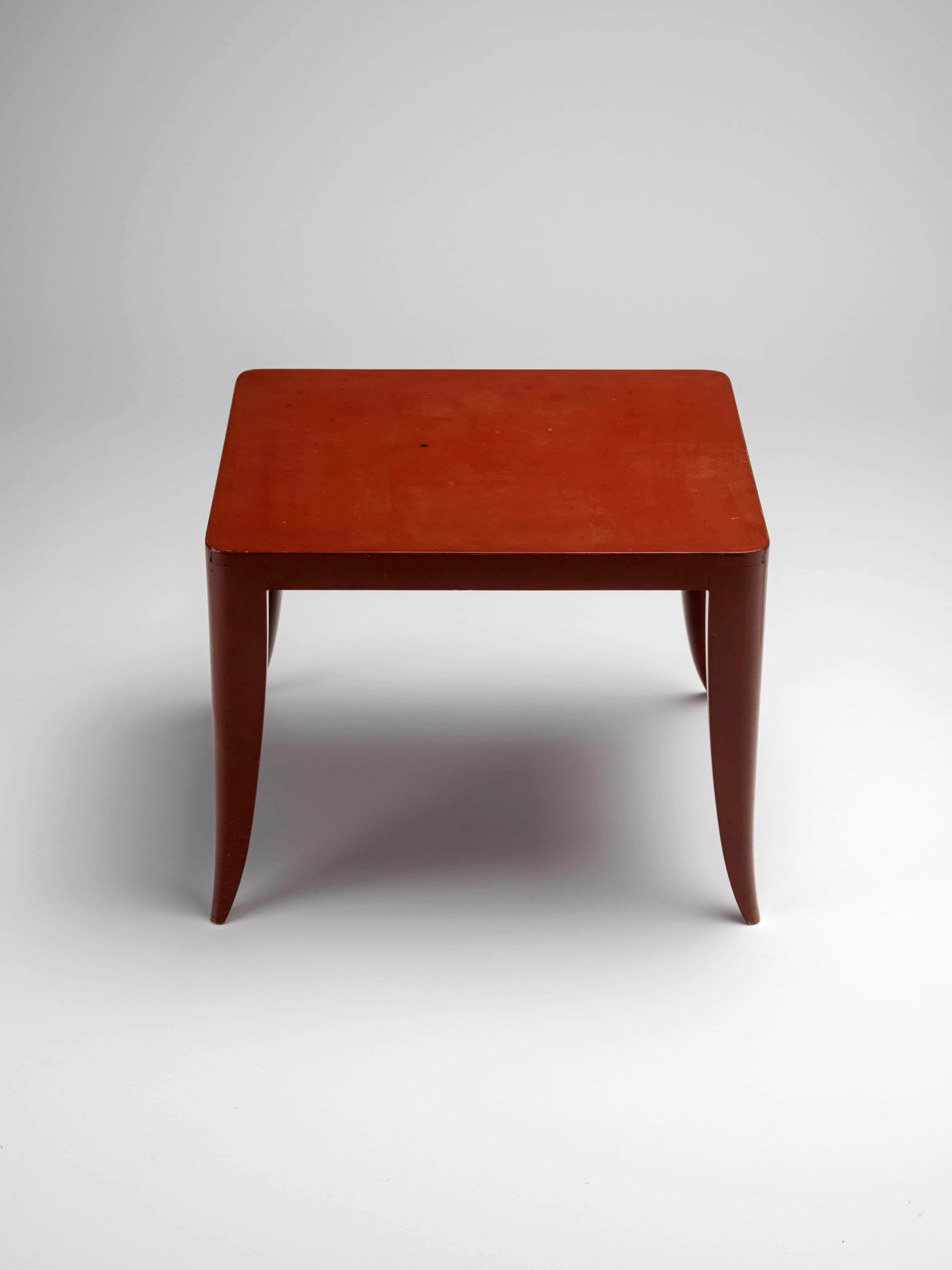 Ruhlmann 'Ducharne Volante' Red Lacquered Coffee Table In Good Condition For Sale In Berlin, DE