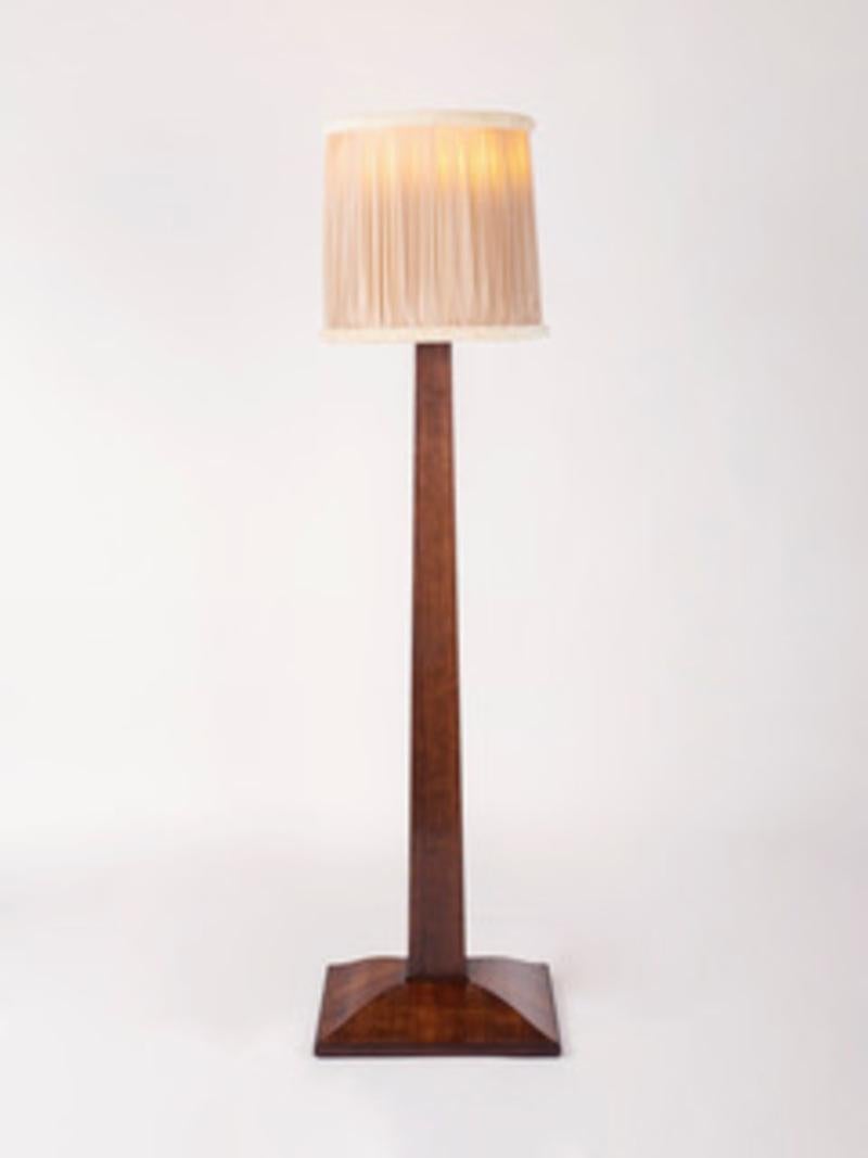 Important floor lamp in Indian rosewood and Indian rosewood veneer resting on a Hungarian oak frame. The model is known as 'Normand'. Square base with 'cavetto' moulding on flat plinth. Original electrical system with brass reflector on a bronze
