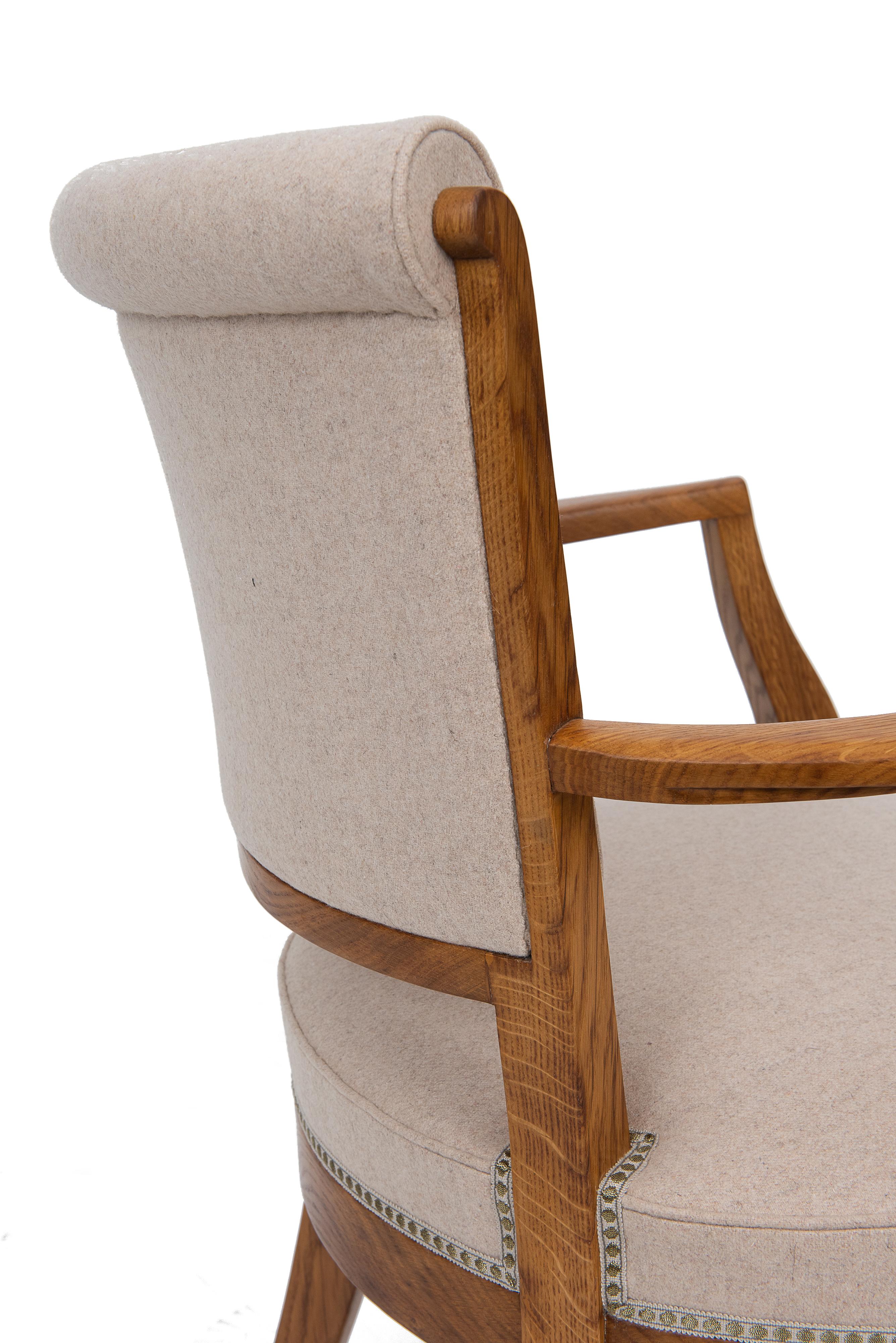 Ruhlmann Pair of 'Ledroua' Model Oak Armchairs In condizioni buone in vendita a Berlin, DE