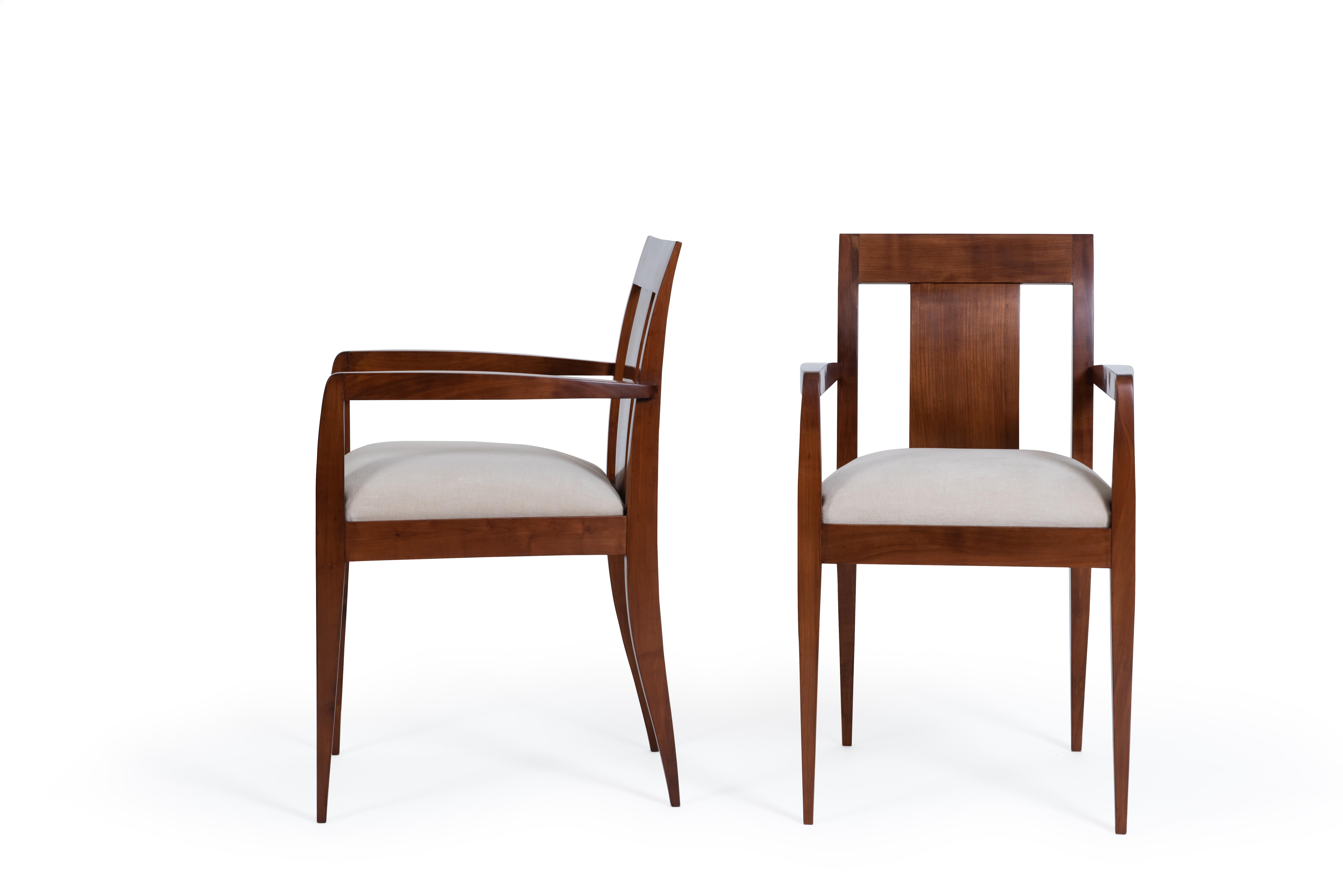 Ruhlmann Pair of Polished Walnut Armchairs In condizioni buone in vendita a Berlin, DE