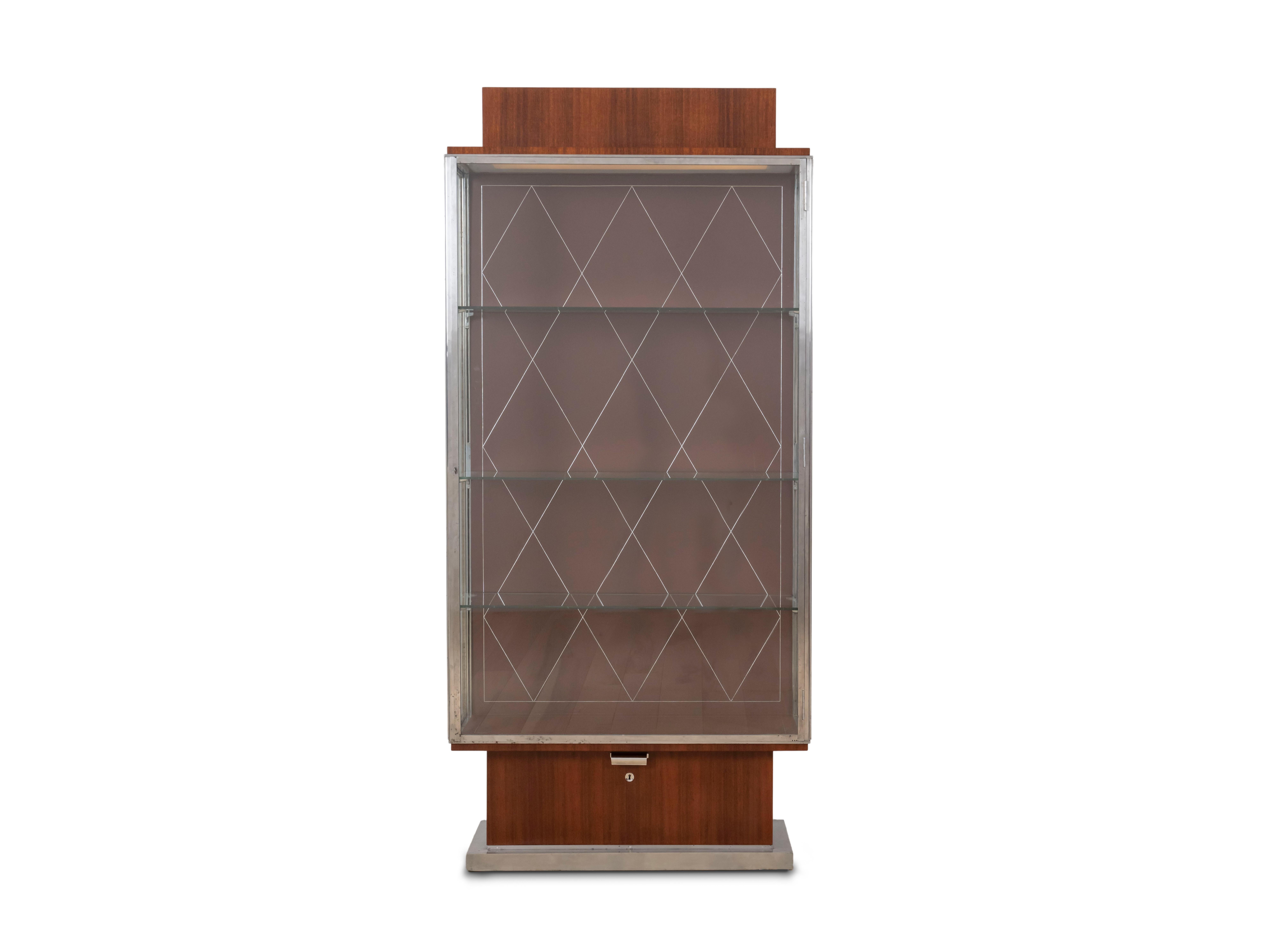 Francese Cabinet Displac Ruhlmann modello 'Rebours' in mogano africano in vendita