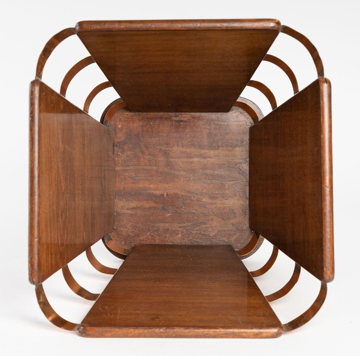 Ruhlmann's office wastepaper basket, 1930-1940, copper strips and oak veneer.
H: 30 cm, W: 31 cm, D: 30 cm