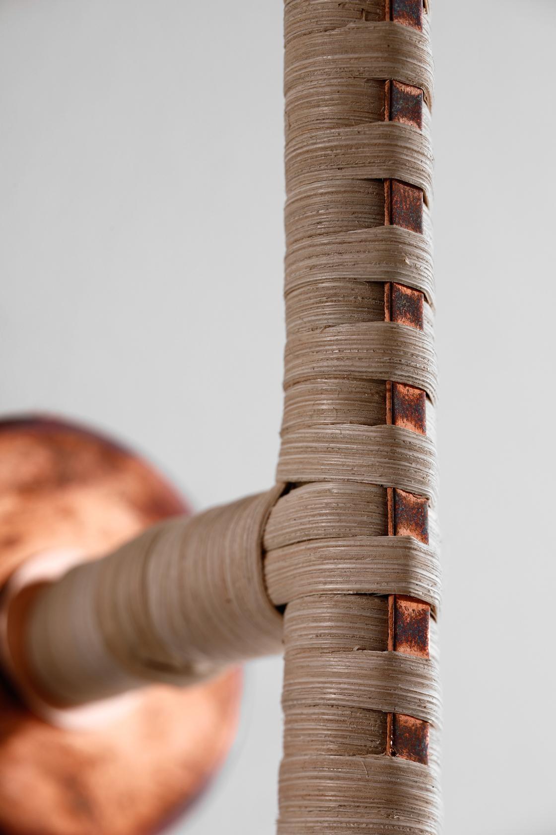 Rullo - lampada da parete. Murrina, ottone e rattan intrecciato in vendita 1