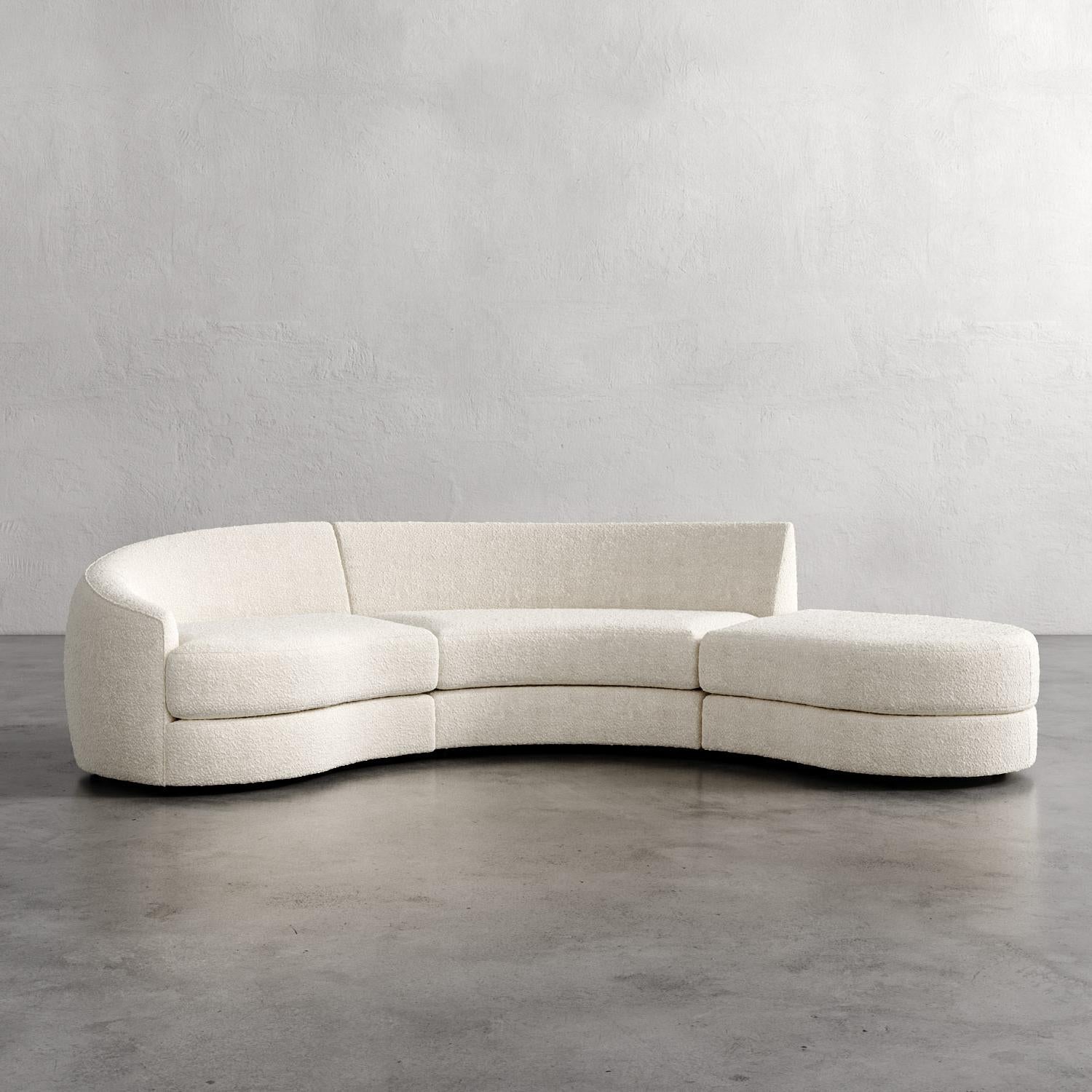 Inspirada en el espíritu del modernismo orgánico de mediados de siglo, la Colección Rulmann encarna el genio curvilíneo de Kagan, Royère y Noguchi. Cada módulo está esculpido, tiene poca altura y una base material que invita a la reconfiguración