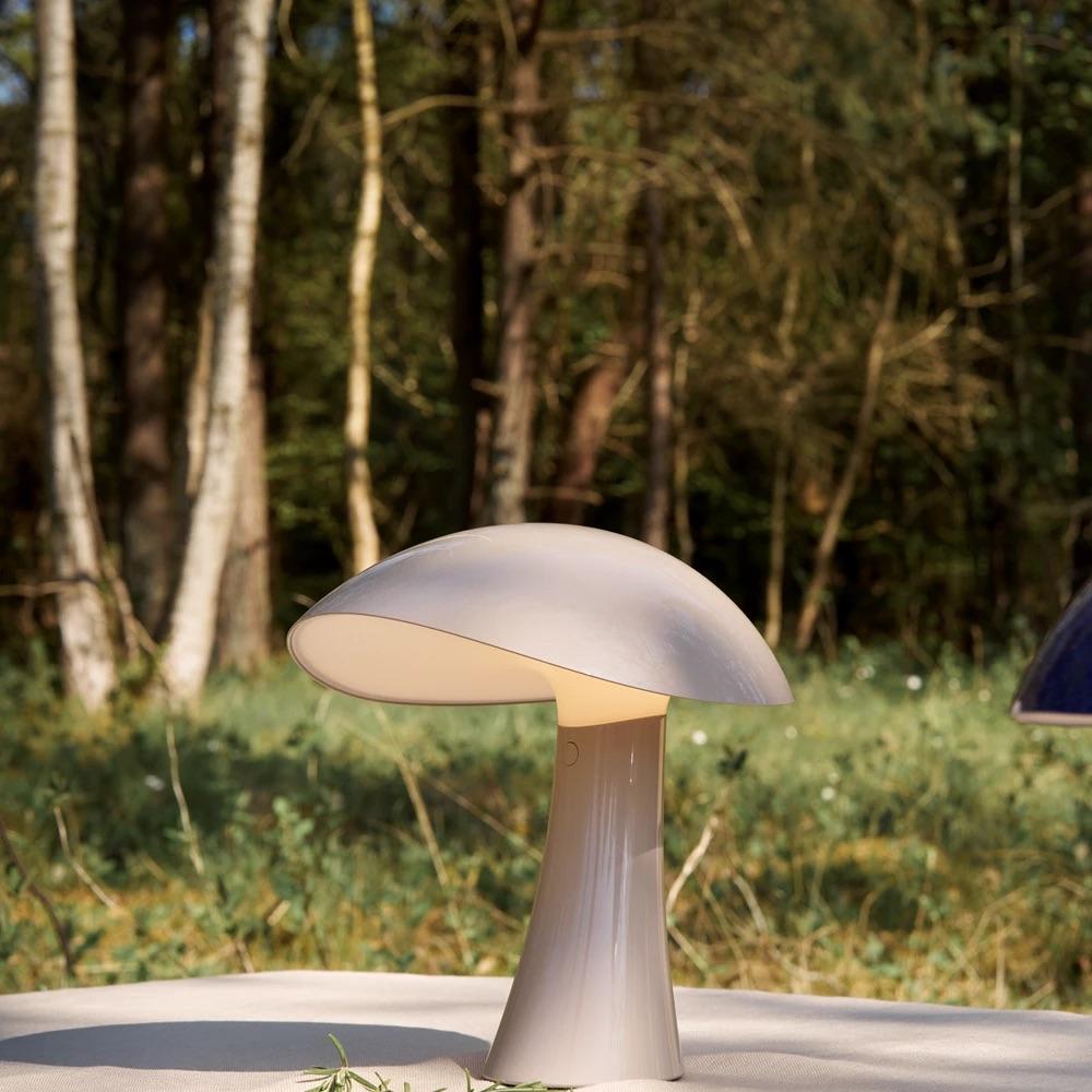 Danois Lampe portative 'Rumee 220' en gris par Gabriel Tan pour Louis Poulsen en vente