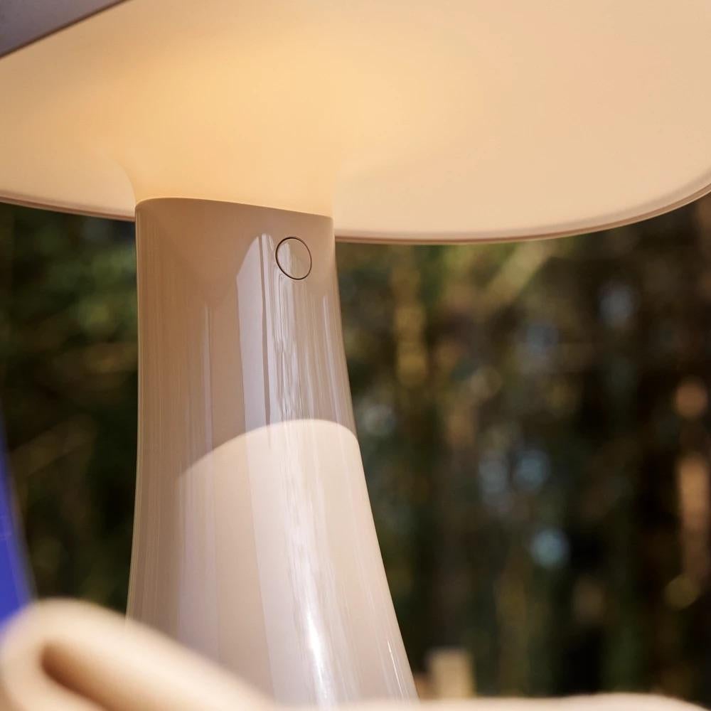 XXIe siècle et contemporain Lampe portative 'Rumee 220' en gris par Gabriel Tan pour Louis Poulsen en vente