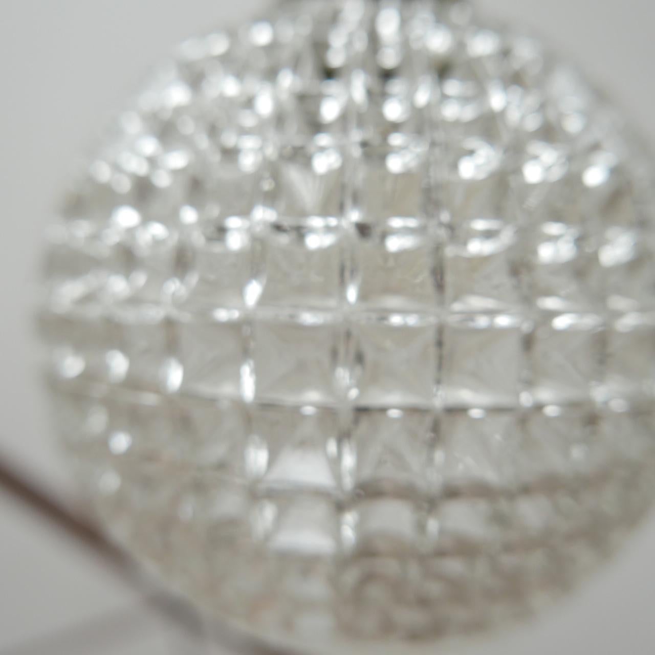 Serie di lampade a sospensione a sfera in vetro olandesi della fine del XX secolo '15' In condizioni buone in vendita a London, GB