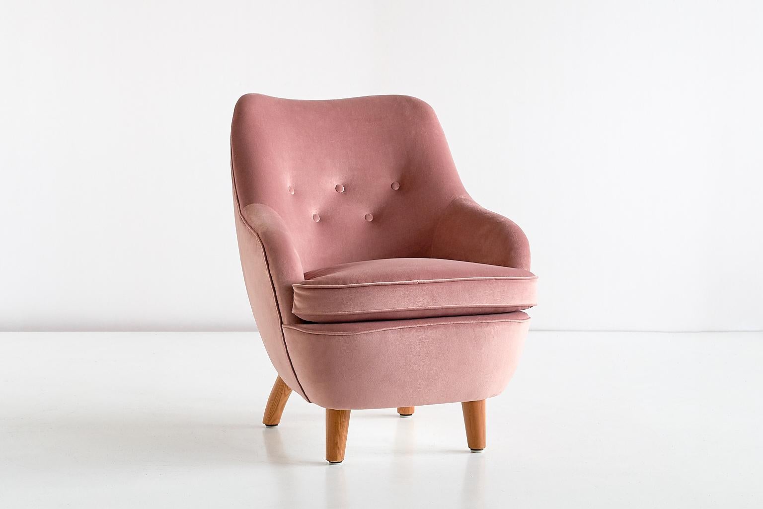 Fauteuil Runar Engblom en velours rose et bois d'orme:: Hôtel Vaakuna:: Finlande:: 1951 Bon état - En vente à The Hague, NL