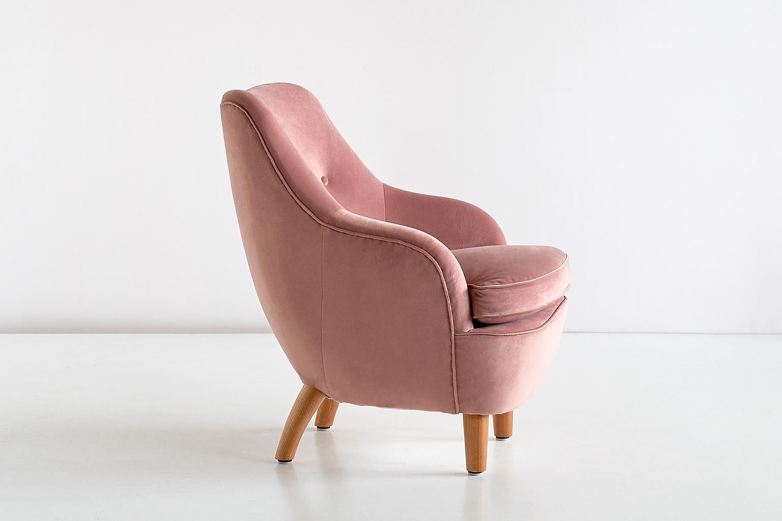 Fauteuil Runar Engblom en velours rose et bois d'orme:: Hôtel Vaakuna:: Finlande:: 1951 en vente 1