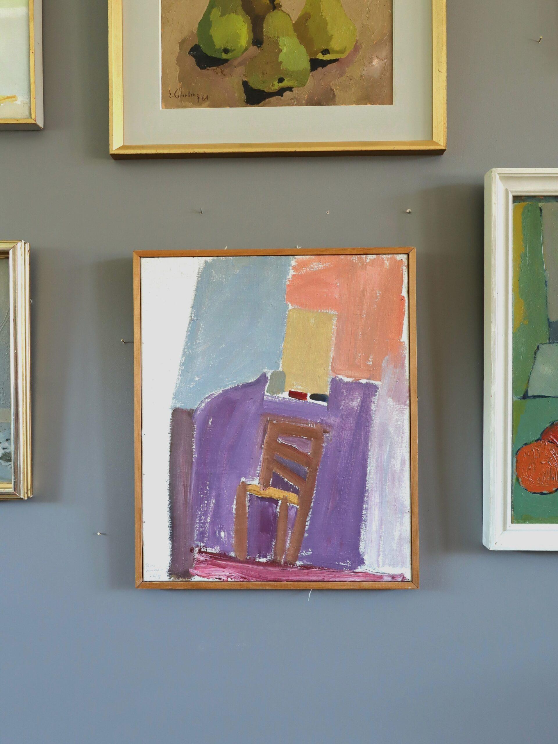 1948 Peinture à l'huile de scène d'intérieur suédoise de style The Modernity - Chaise près du mur - Moderne Painting par Rune Janson