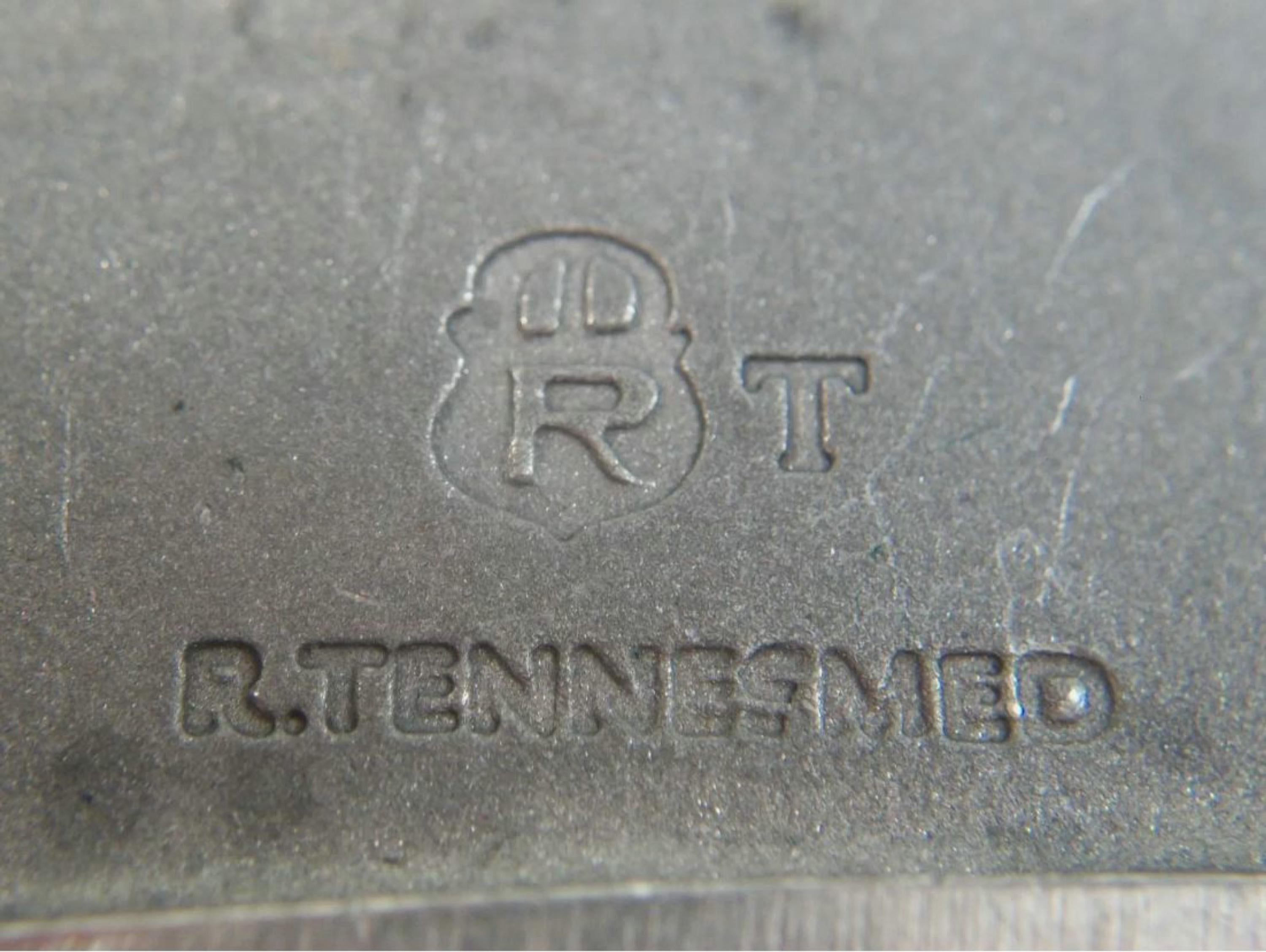 da uomo o donna RUNE TENNESMED - Ciondolo modernista in peltro - Firmato - Svezia - Fine XX secolo in vendita
