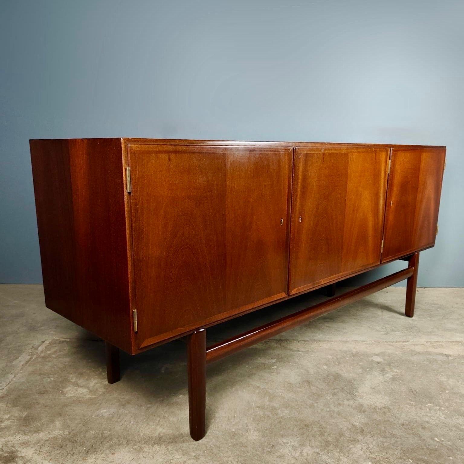 New Stock ✅

Rungstedlund Mahogany Danish Sideboard By Ole Wanscher for Poul Jeppesen Mid Century Vintage Retro MCM

An iconic piece of Danish 1960s design history, the Rungstedlund sideboard by Ole Wanscher is timeless in its exquisite luxury and