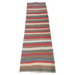 Runner Kilim vintage con strisce orizzontali in rosso, verde, azzurro, panna