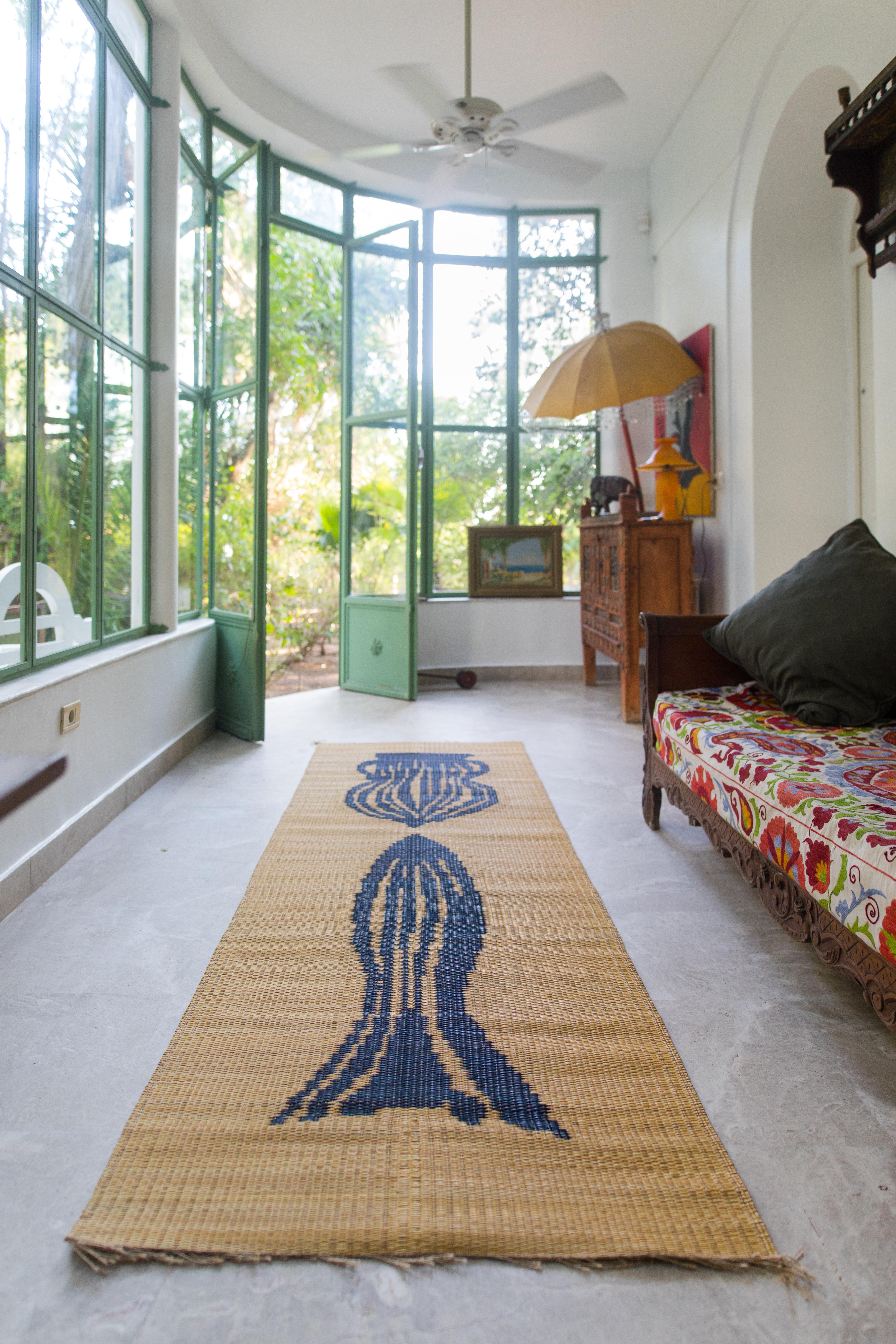 This runner rug of the artist Meriem Bouderbala is a true piece of art that perfectly reflects the know-how of the weaving of the natural fiber mat. This unique mat is the result of a meticulous and meticulous work of the craftsmen who participated
