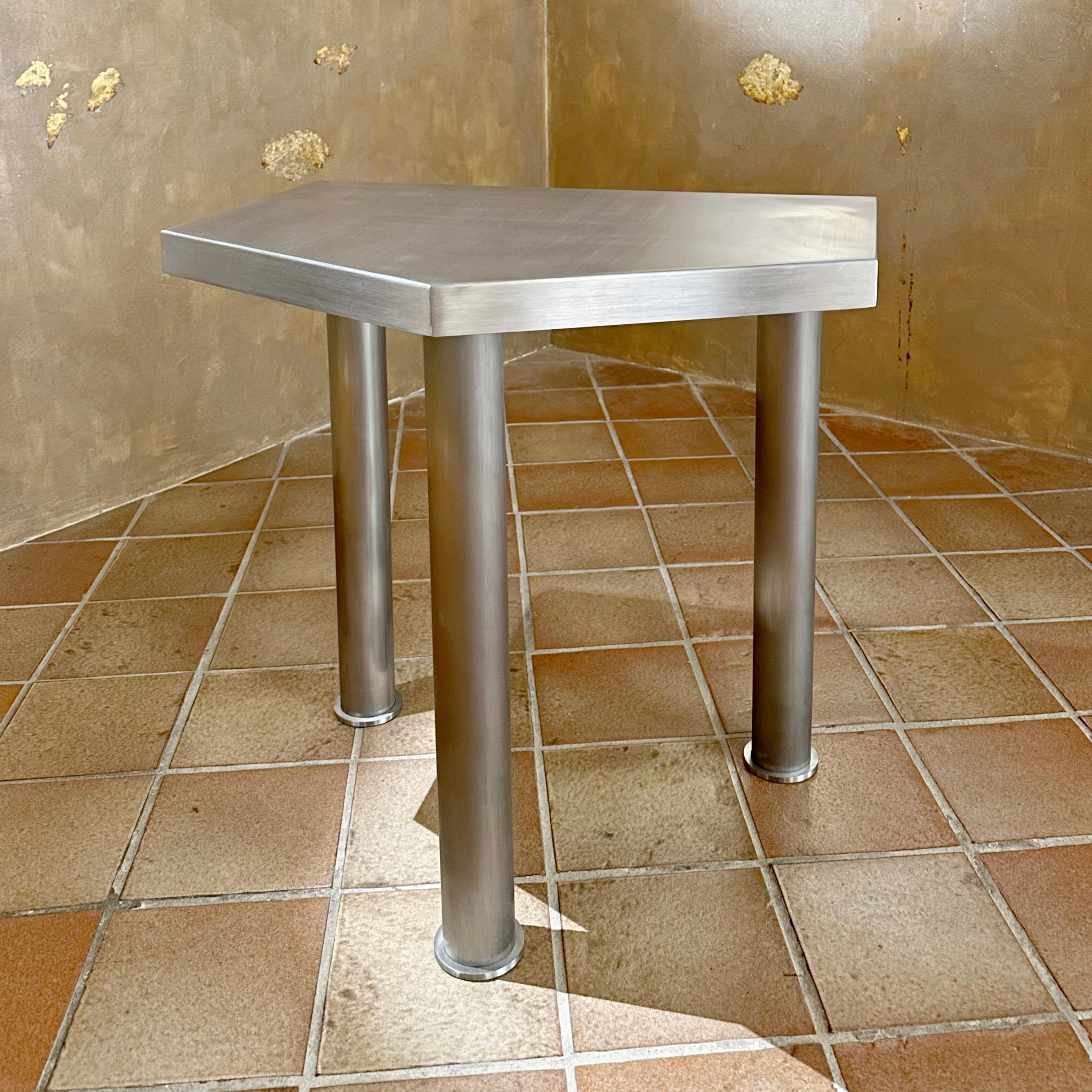 “Running Gun” Accent Table, Iron, JAMES VINCENT MILANO, Italy, 2023

Pentagonal accent table with removable tripod legs. 
For use individually or as extensions to complete “Running Gun” Dining Table.
Polished and brushed iron.
Handcrafted in Cantù,