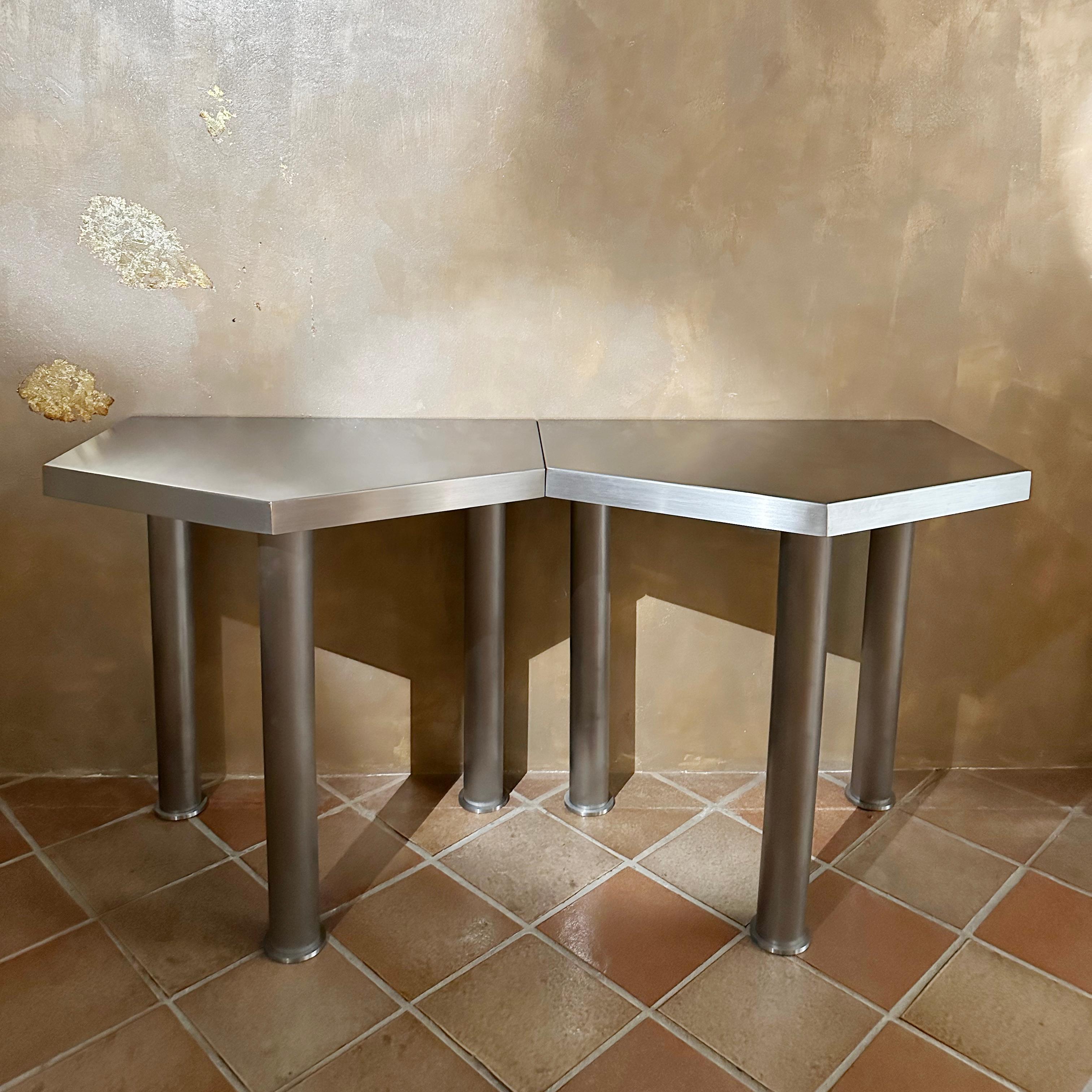 italien Ensemble de tables d'appoint « Running Gun » en fer, JAMES VINCENT MILANO, Italie, 2023 en vente