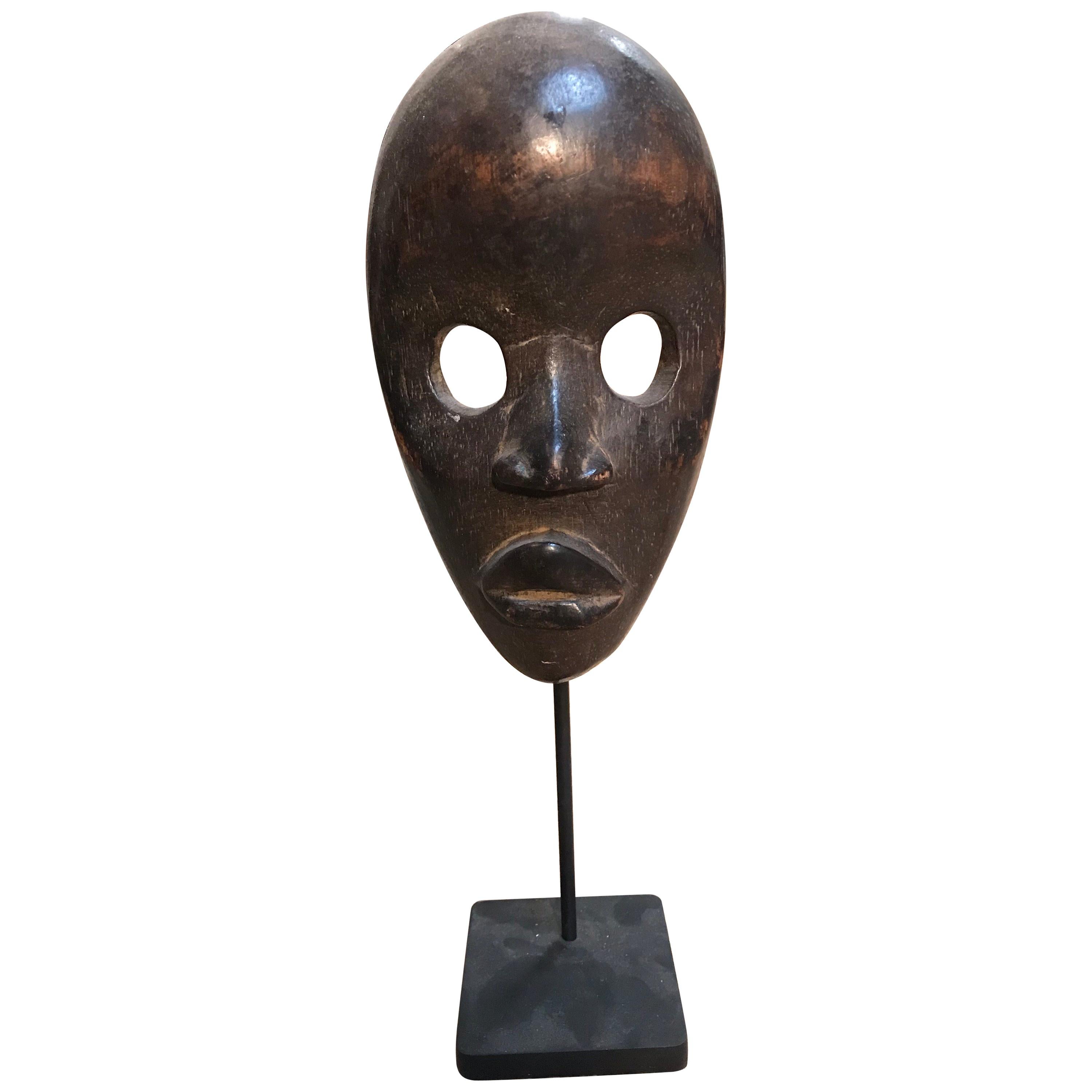 'Running' Mask Danh Tribe
