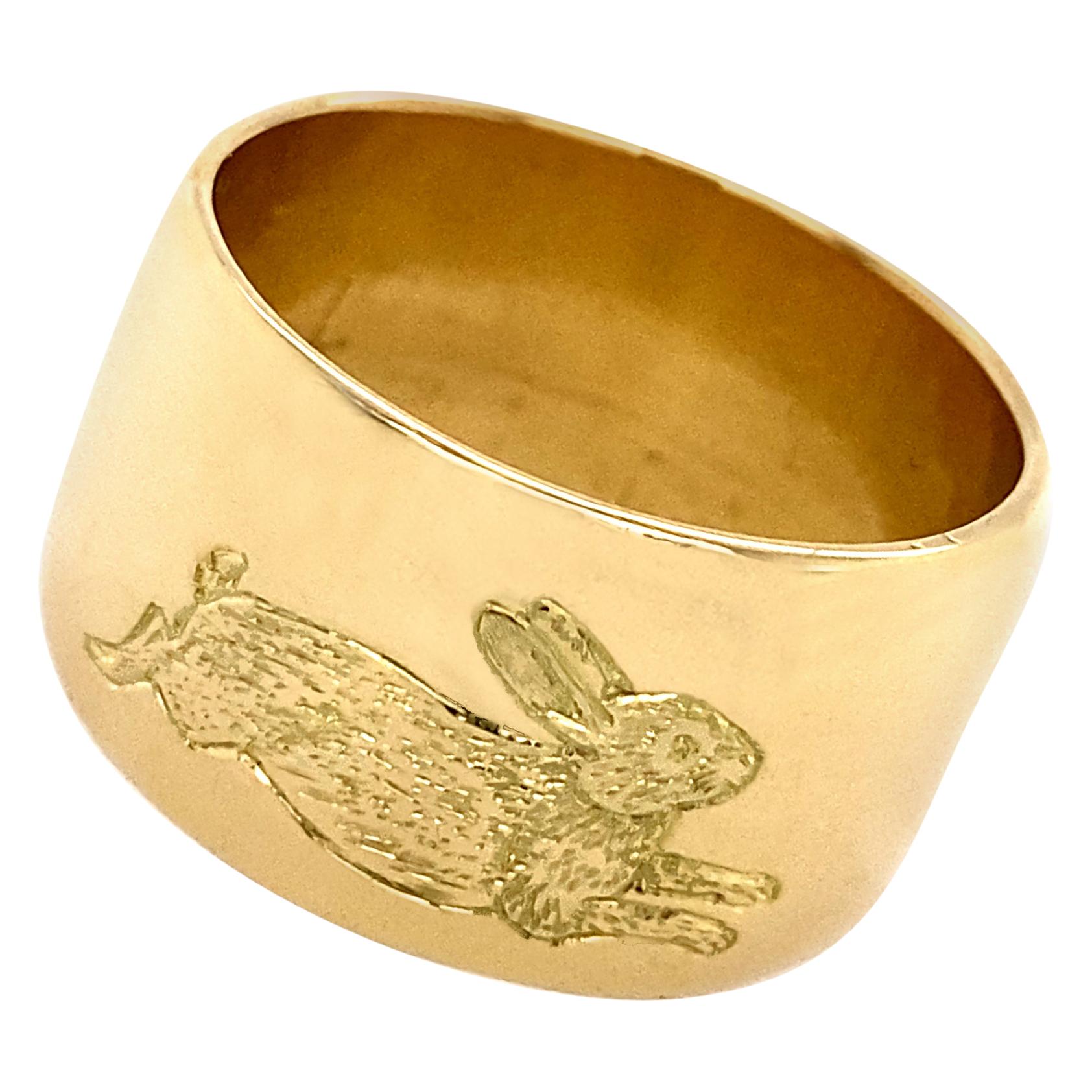 Running Rabbits Engraved Wide Cigar Band in 18 Karat Gold, Made in London, 1971