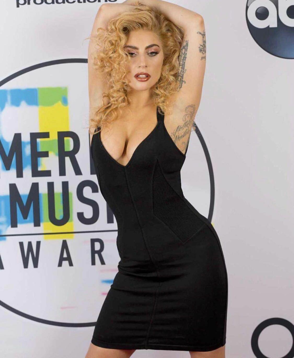 runway ALAIA Vintage SS1990 black triple strap bodycon stretch dress M UK6 UK10
AZZEDINE ALAIA VINTAGE
FROM THE SPRING SUMMER 1990 RUNWAY
AS SEEN ON: LADY GAGA AT 2017 AMA'S
RAYON, ELASTANE. 
BLACK . 
SIGNATURE TRIPLE SHOULDER STRAP DESIGN AS SEEN