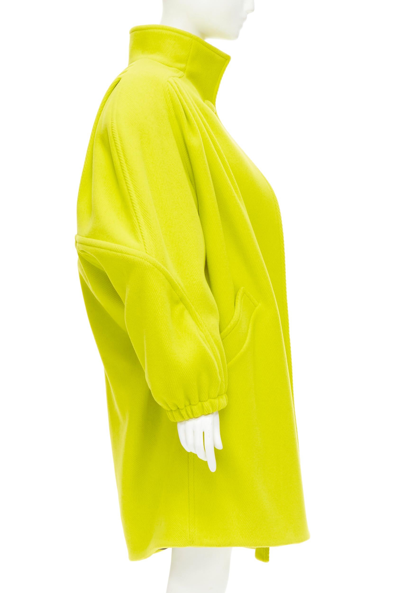 BALENCIAGA - Manteau cocon surdimensionné en laine jaune matelassé, taille FR34, défilé 2019 Neuf - En vente à Hong Kong, NT
