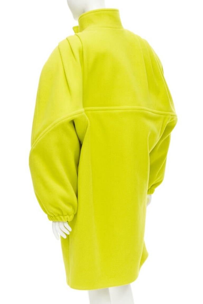 BALENCIAGA 2019 Runway manteau cocon surdimensionné en laine jaune paddée FR34 XS en vente 1