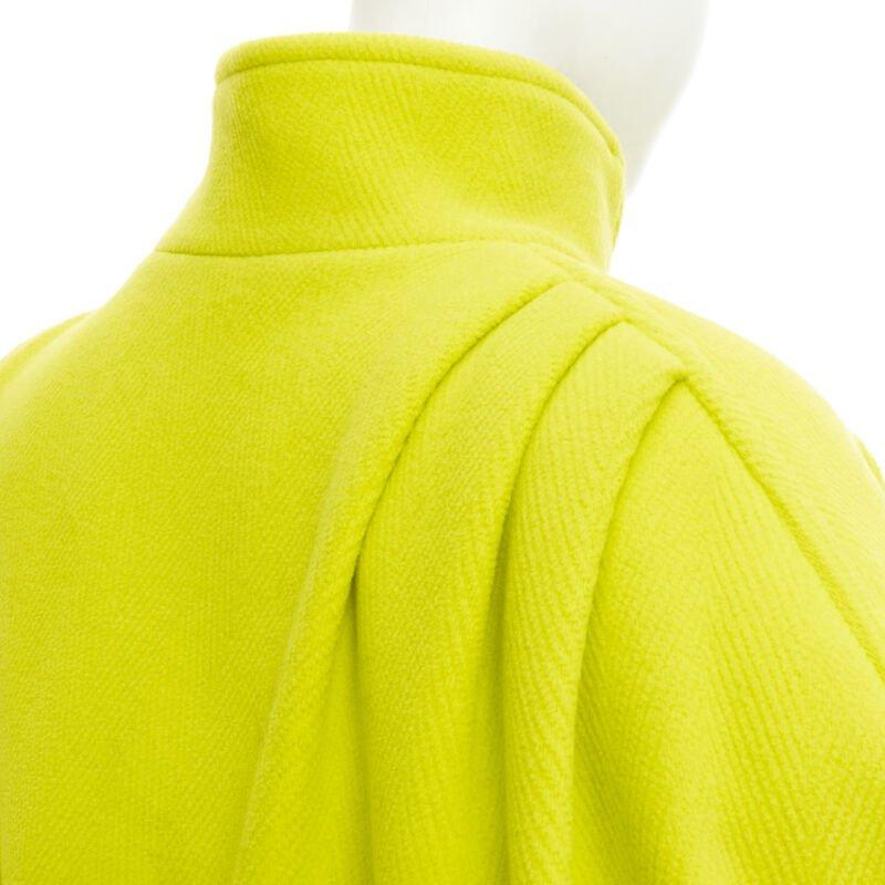 BALENCIAGA 2019 Runway manteau cocon surdimensionné en laine jaune paddée FR34 XS en vente 3